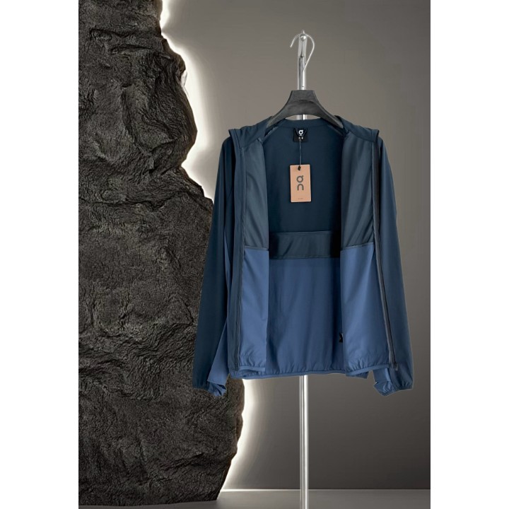 <p>On Weather Jacket Insulated 輕量外套</p>