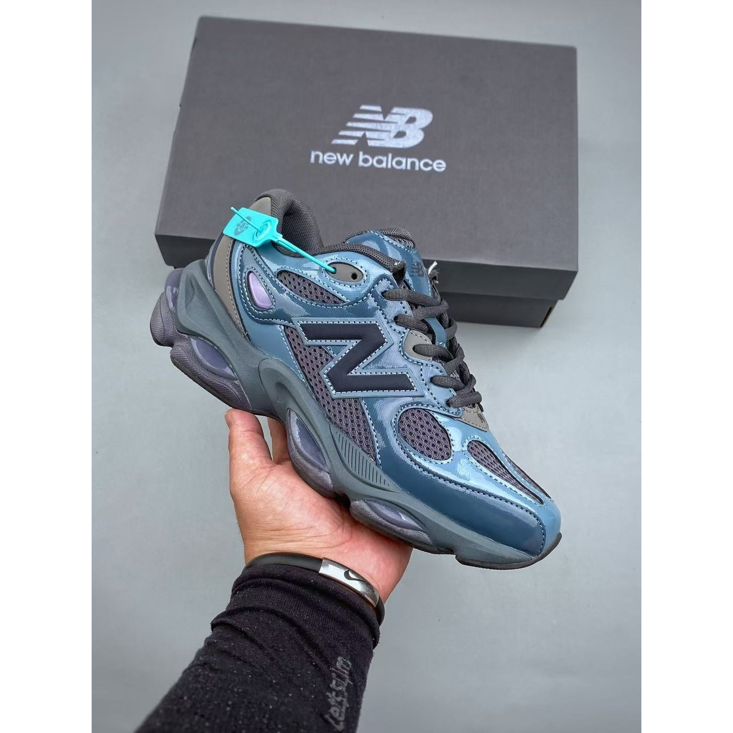 <p>New Balance NB983 复古休闲运动厚底跑鞋 (藍)<br />
&nbsp;</p>