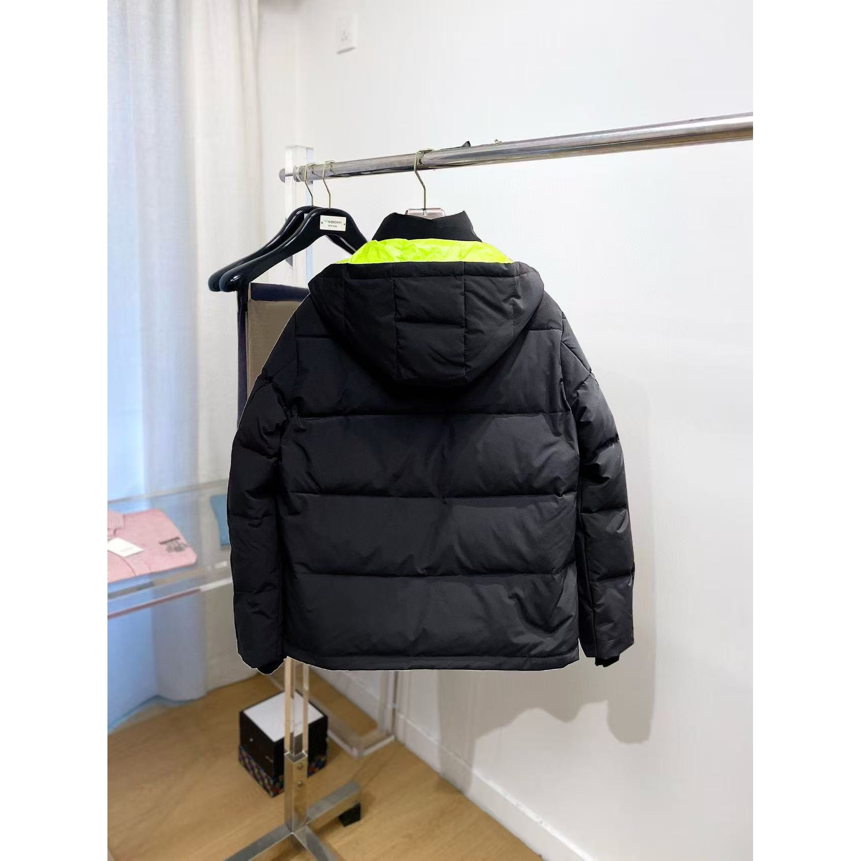 <p>PRADA 秋冬新款羽绒服(黑)</p>