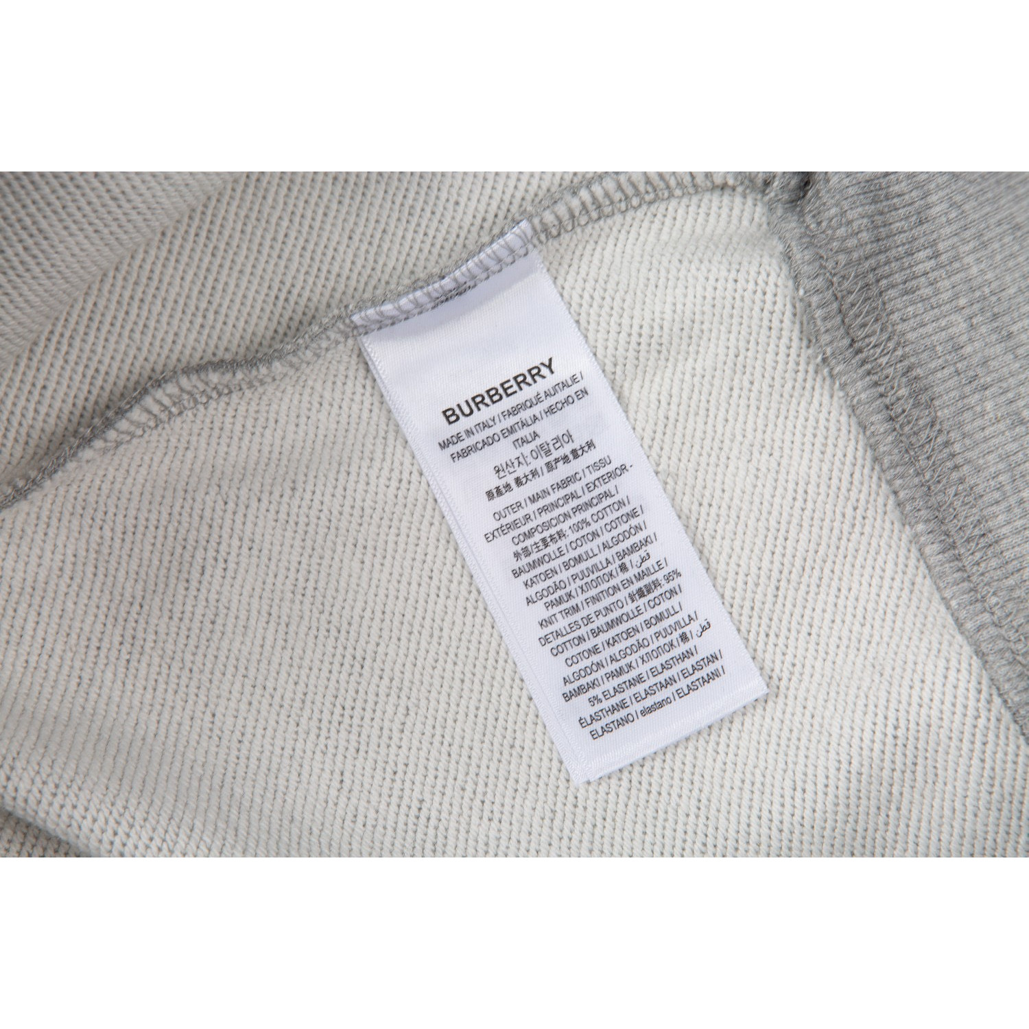 <p>Burberry 连帽外套(灰)</p>