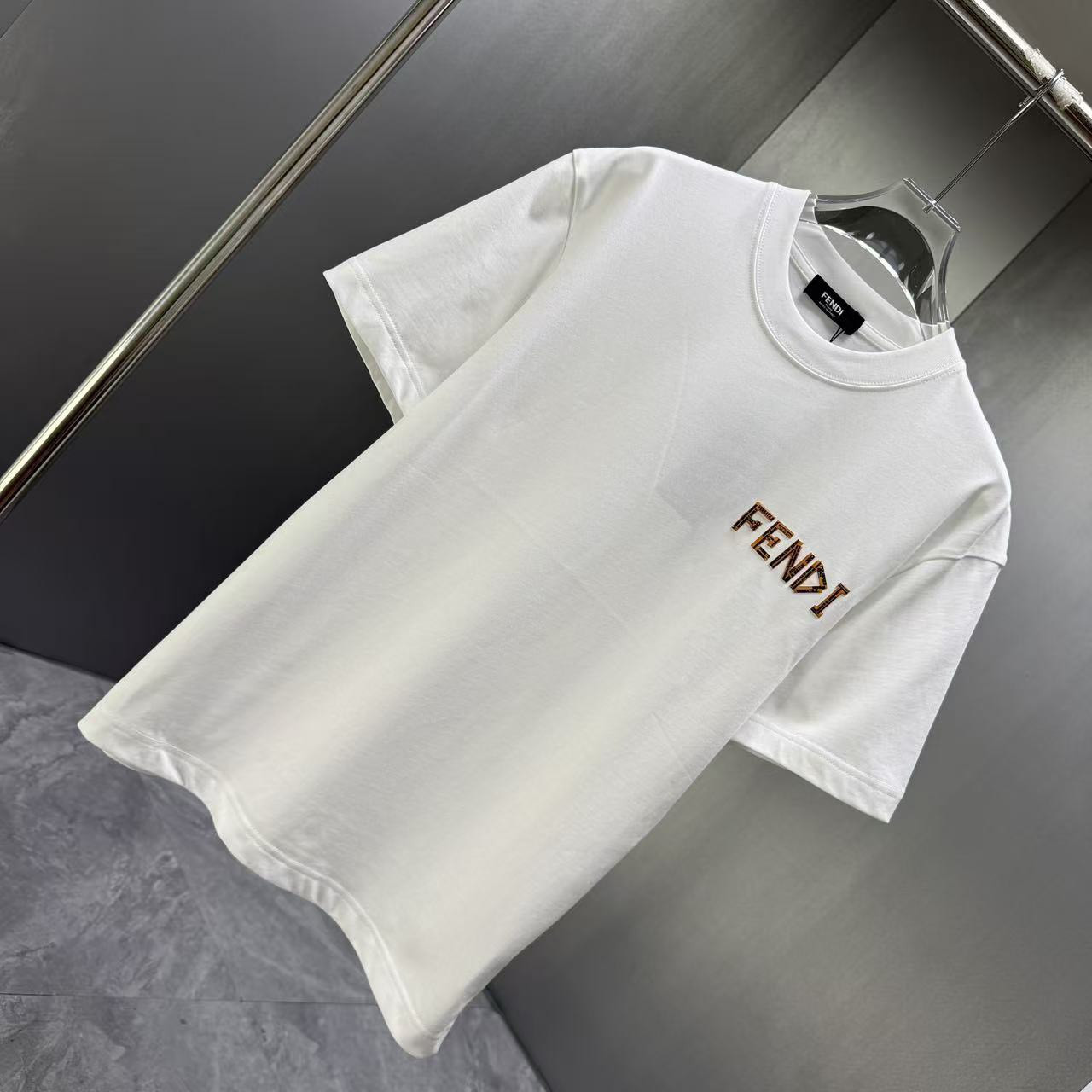 <p>FENDI 短袖T恤(白)</p>