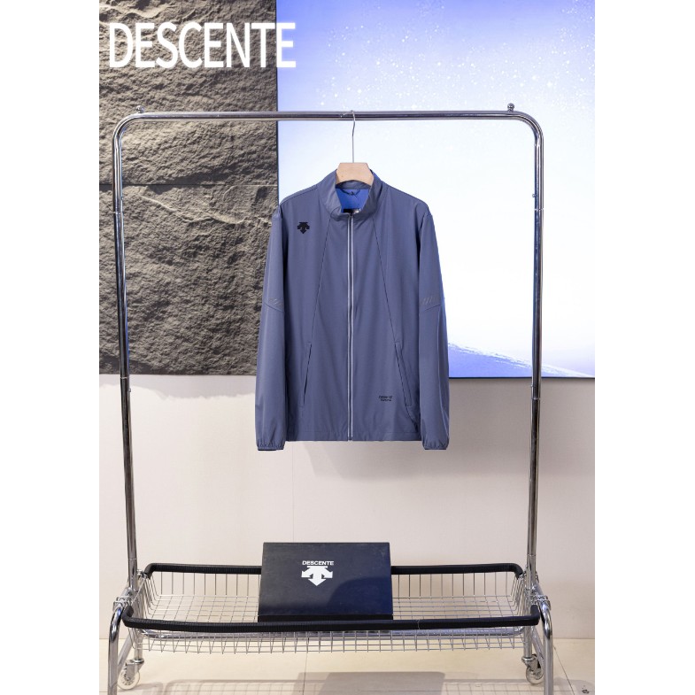 <p>DESCENTE 男女同款輕薄外套(藍)</p>