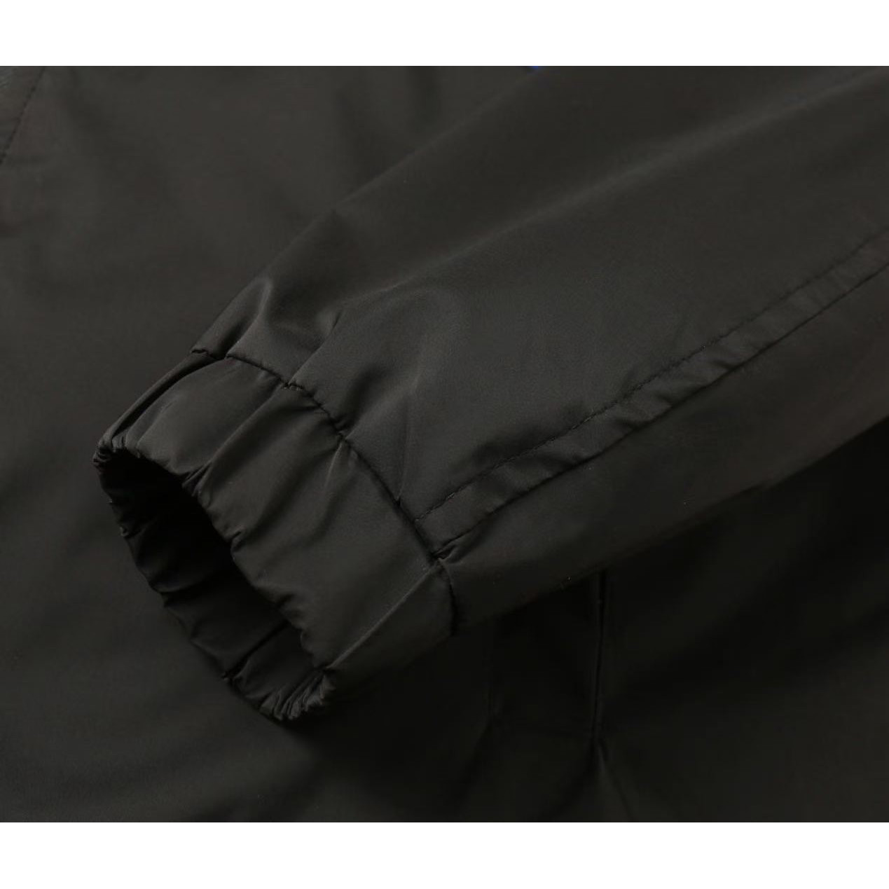 <p>BURBERRY&nbsp;男士夹克外套(800809)</p>