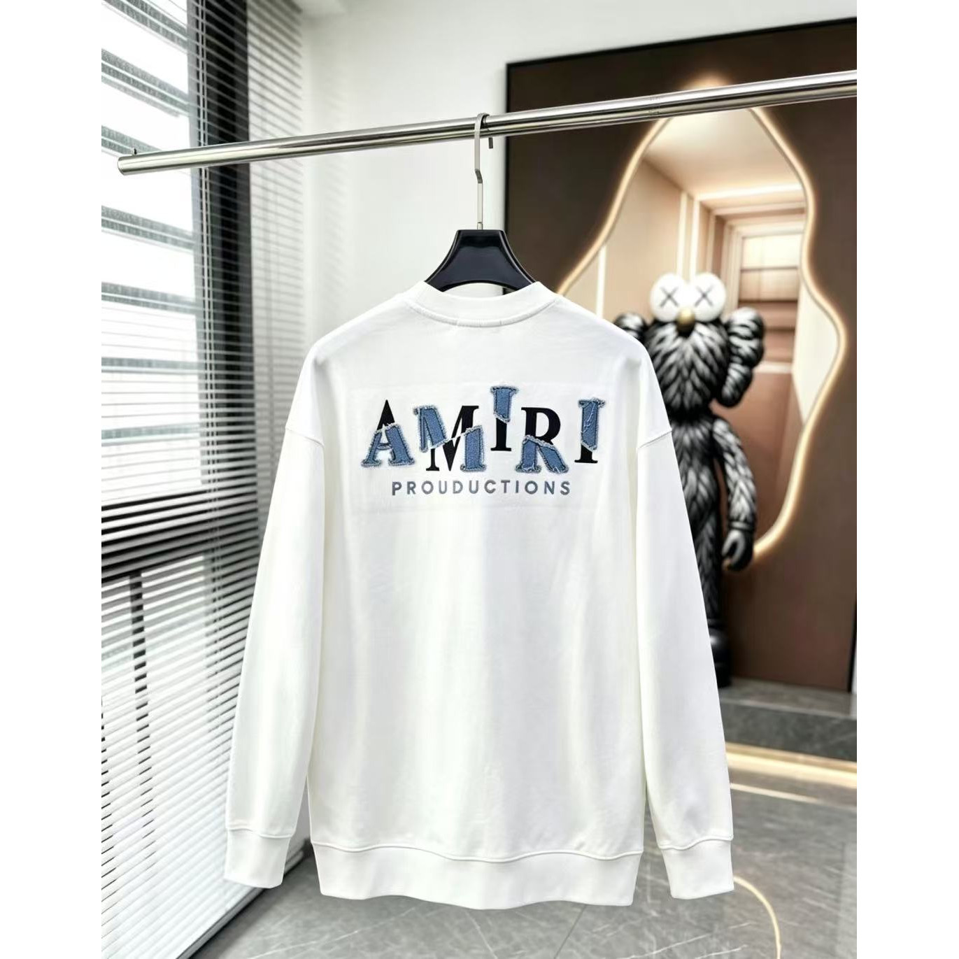 <p>AMIRI&nbsp;圓領長袖T恤(白)</p>