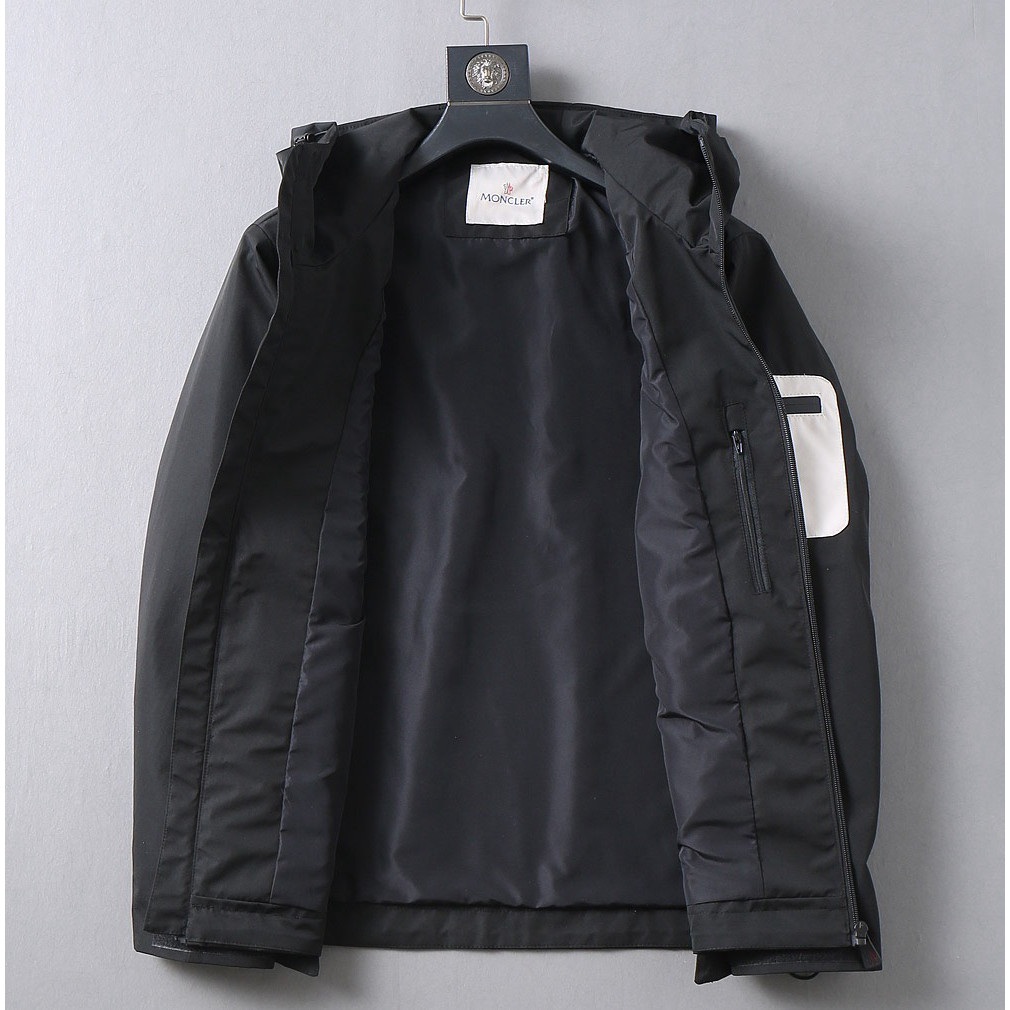 <p>Moncler 新款男士夹克外套</p>