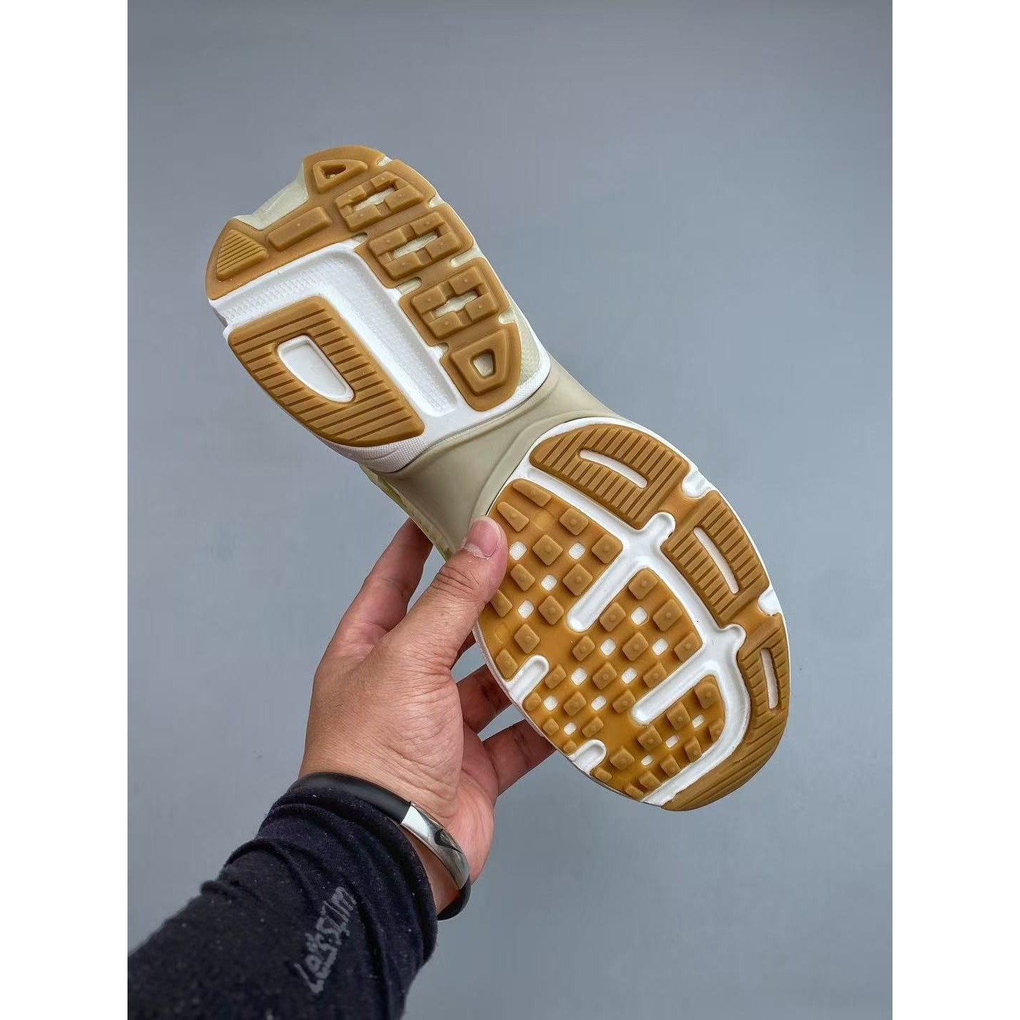 <p>Nike V2K Run 低帮跑步鞋(白色金色)</p>