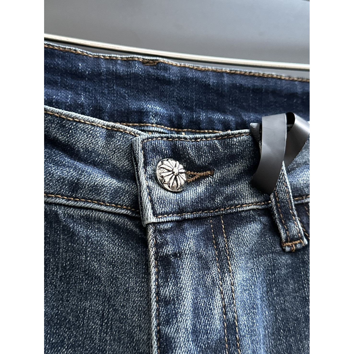<p>CHROME HEARTS&nbsp;<span style="font-size:13px">高品质牛仔裤</span></p>