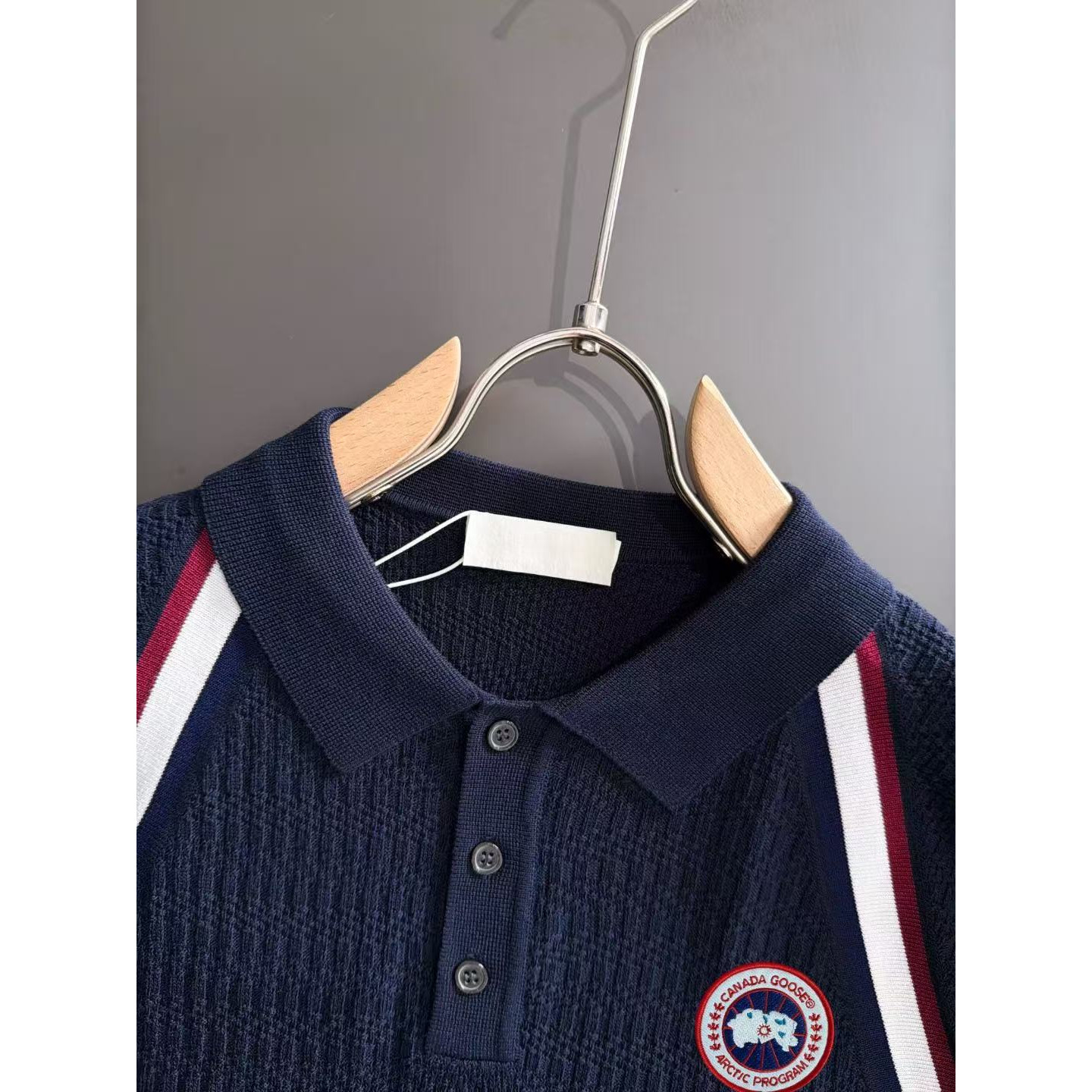 <p>Canada Goose 男款短袖T恤(786943)</p>