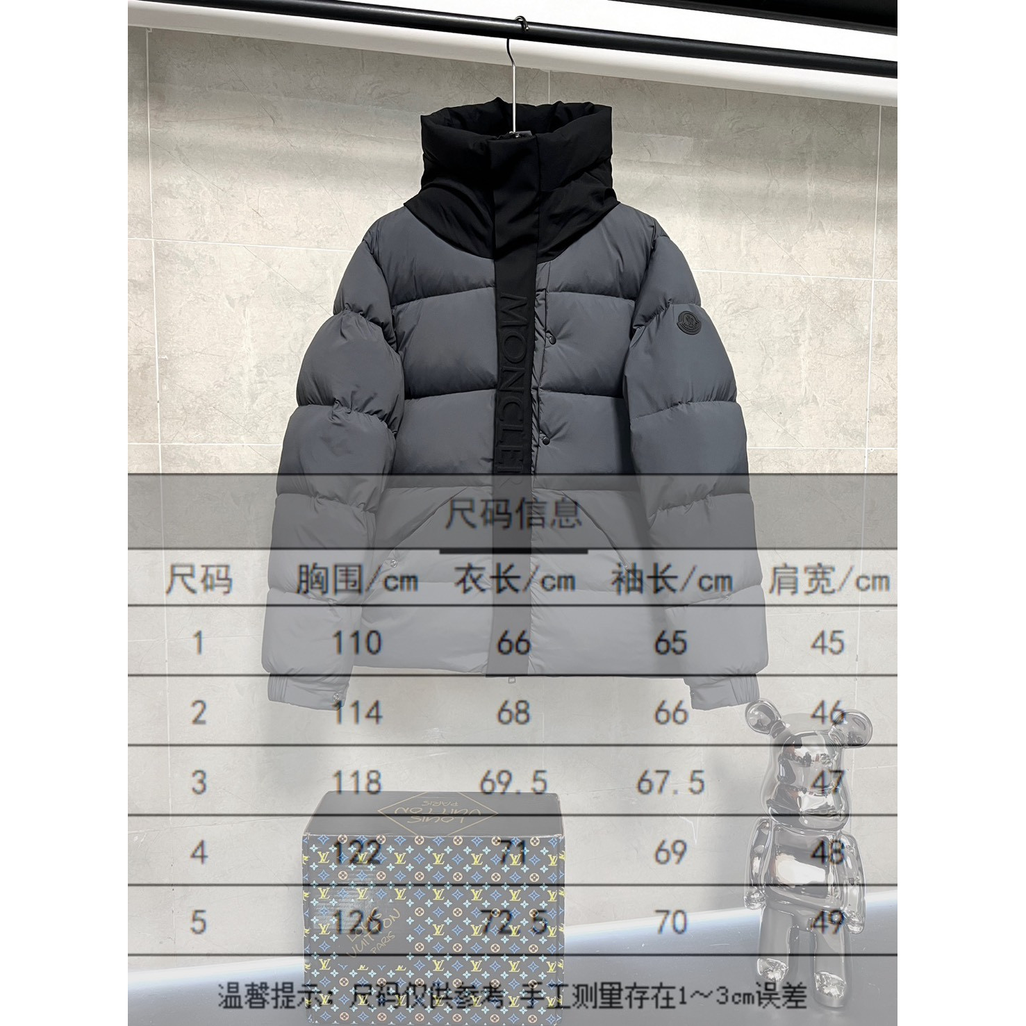 <p>Moncler 黑武士羽绒服(灰)&nbsp;</p>