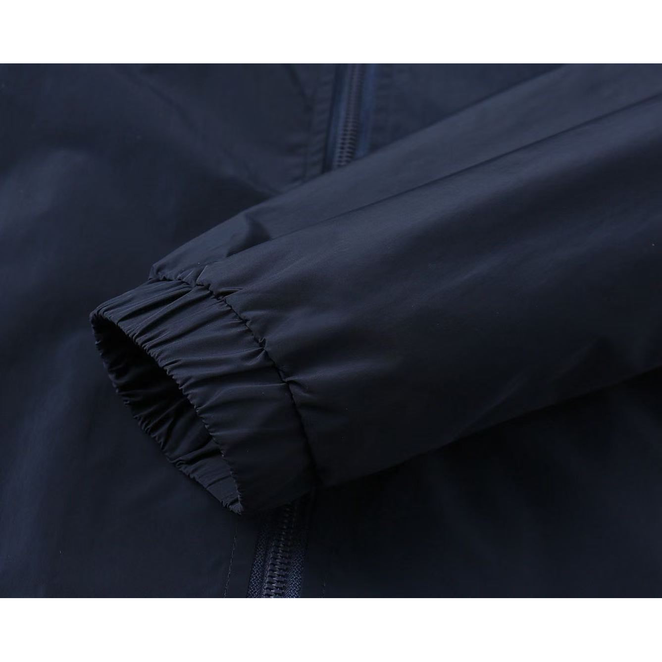 <p>BURBERRY 男士夹克外套(藏青)</p>