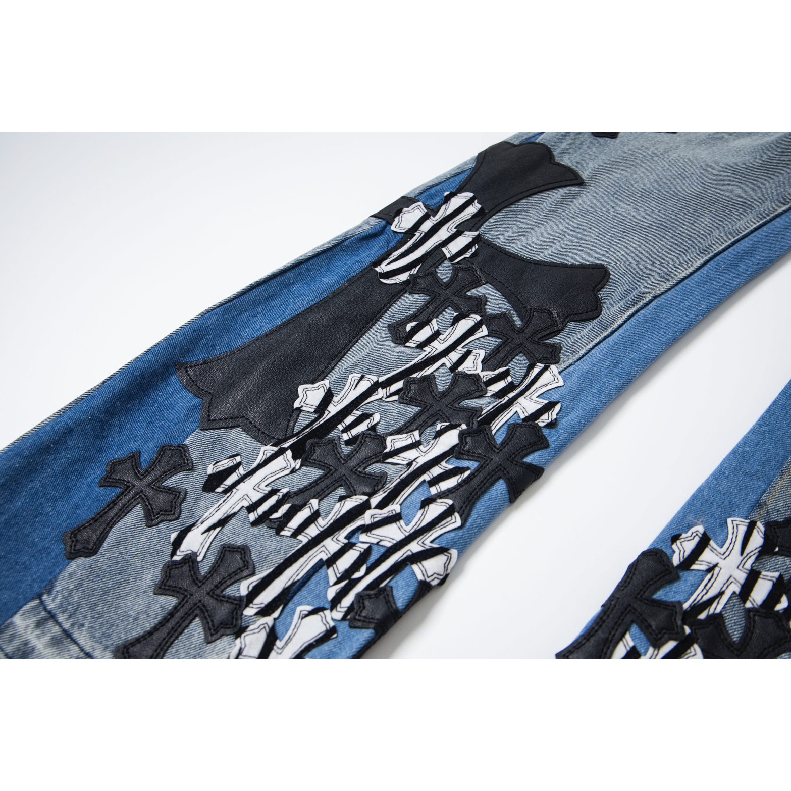 <p>CHROME HEARTS 魔王多标十字架水洗牛仔裤(1756#)</p>
