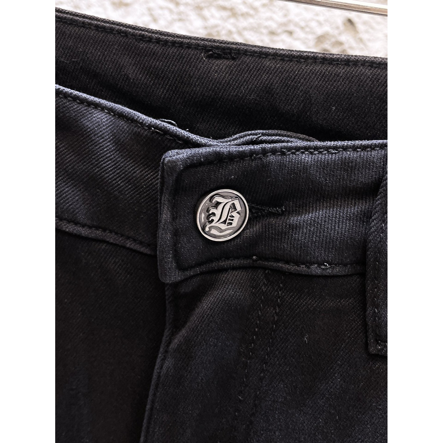 <p>CHROME HEARTS&nbsp;<span style="font-size:13px">高端牛仔裤(黑)</span></p>