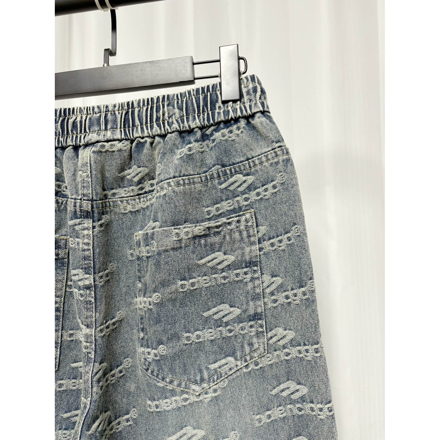 <p>Balenciaga 牛仔长裤</p>