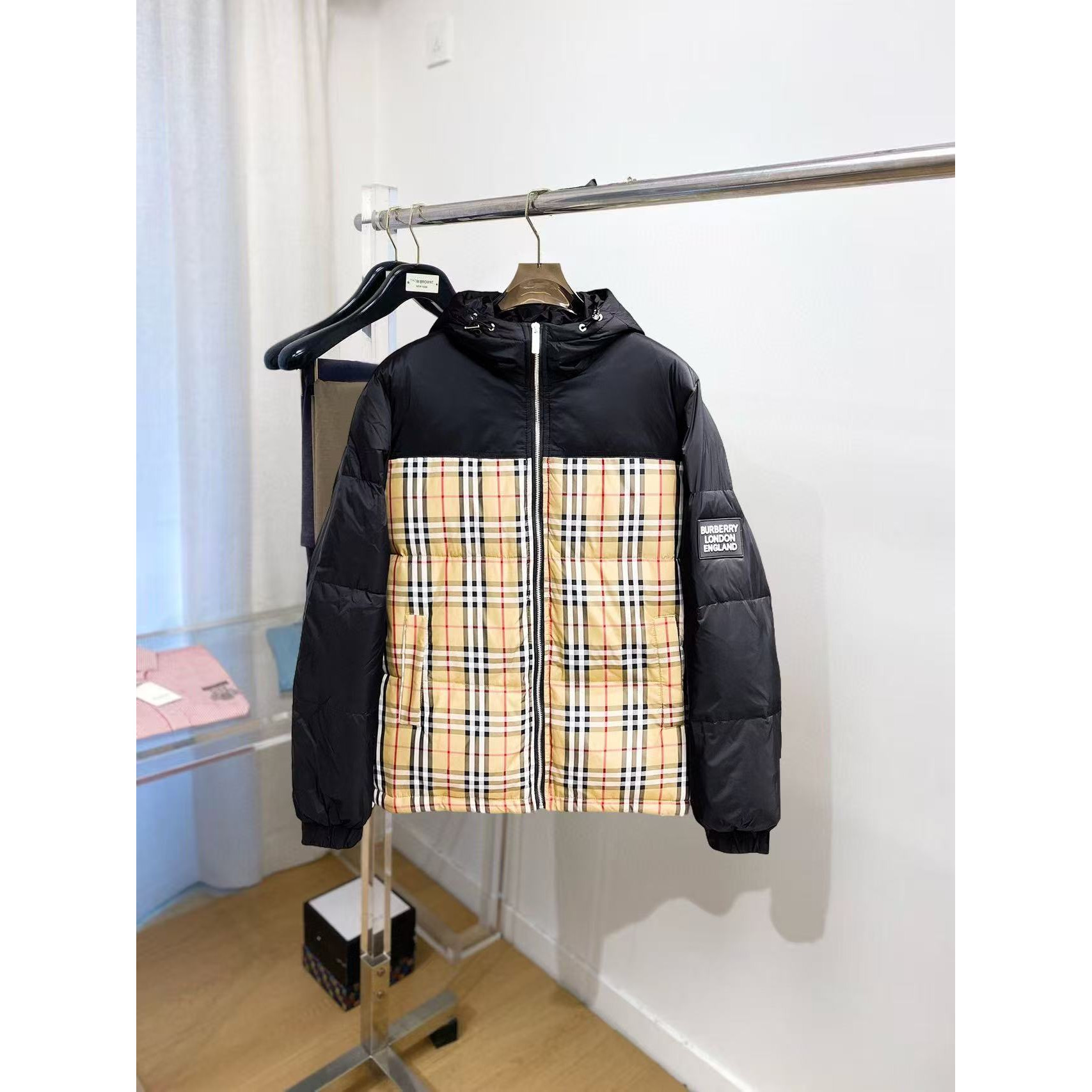 <p>BURBERRY 秋冬新款羽绒服(黑)</p>