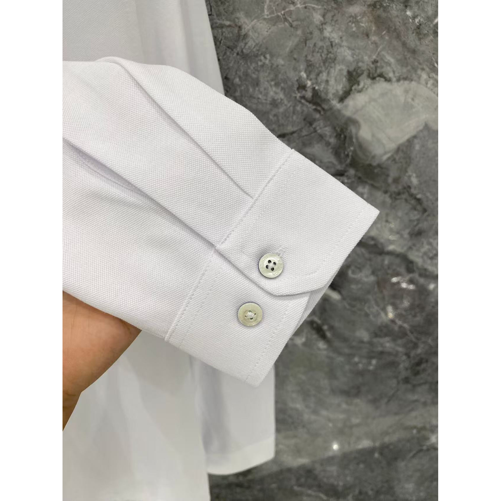 <p>Burberry 秋冬长袖Polo(782983)</p>