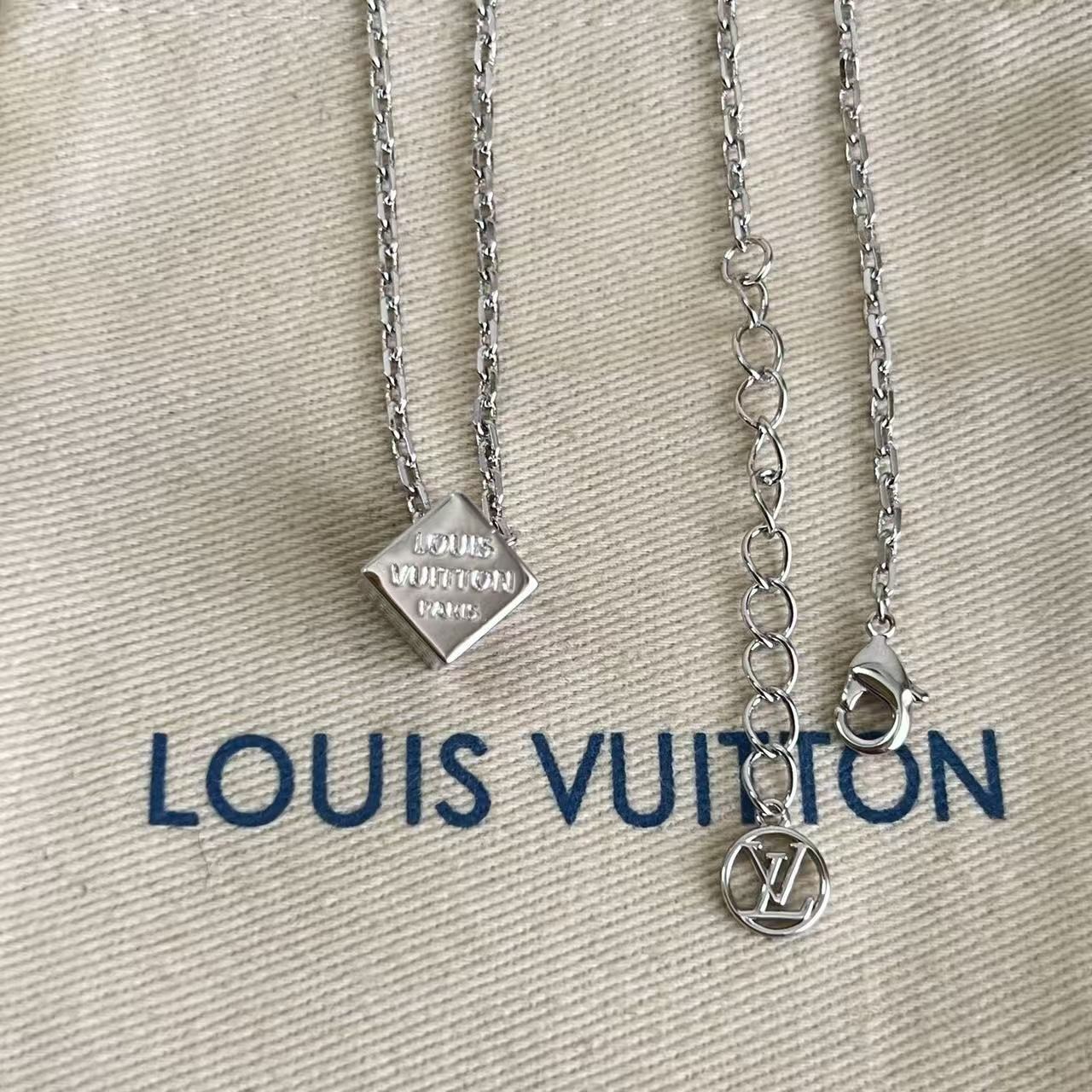 <p>LV 项链</p>