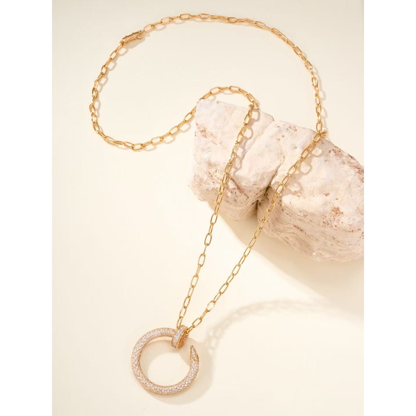 <p>CARTIER&nbsp;钉子满钻项链</p>