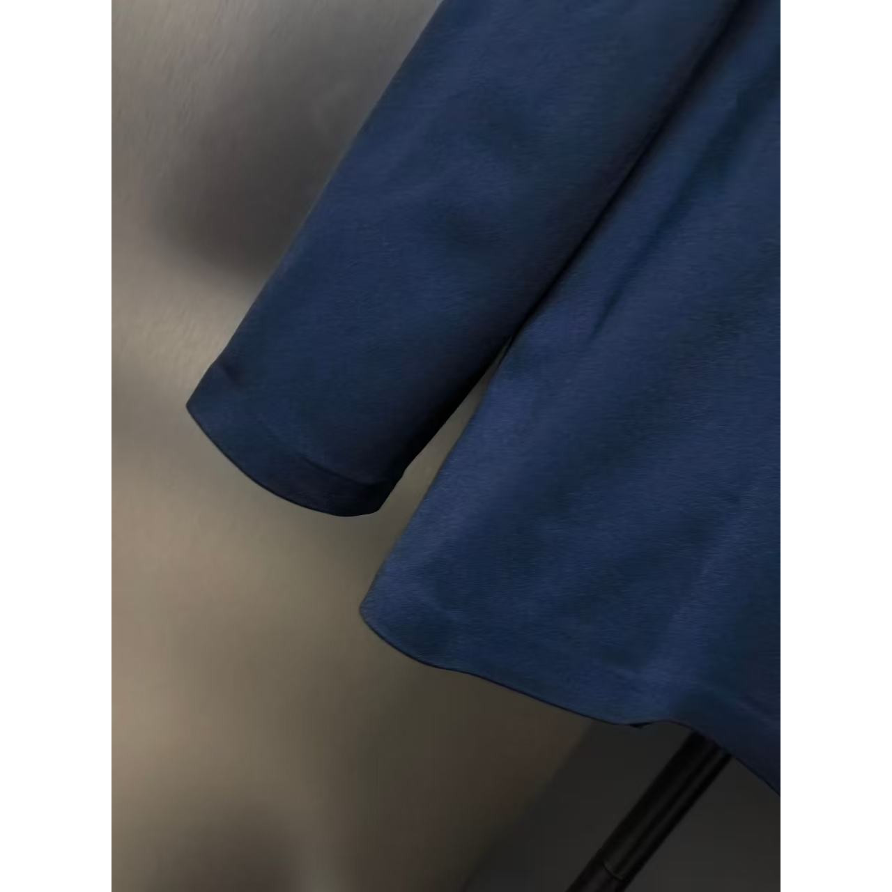 <p>Descente 半拉连长袖打底(藏青)</p>
