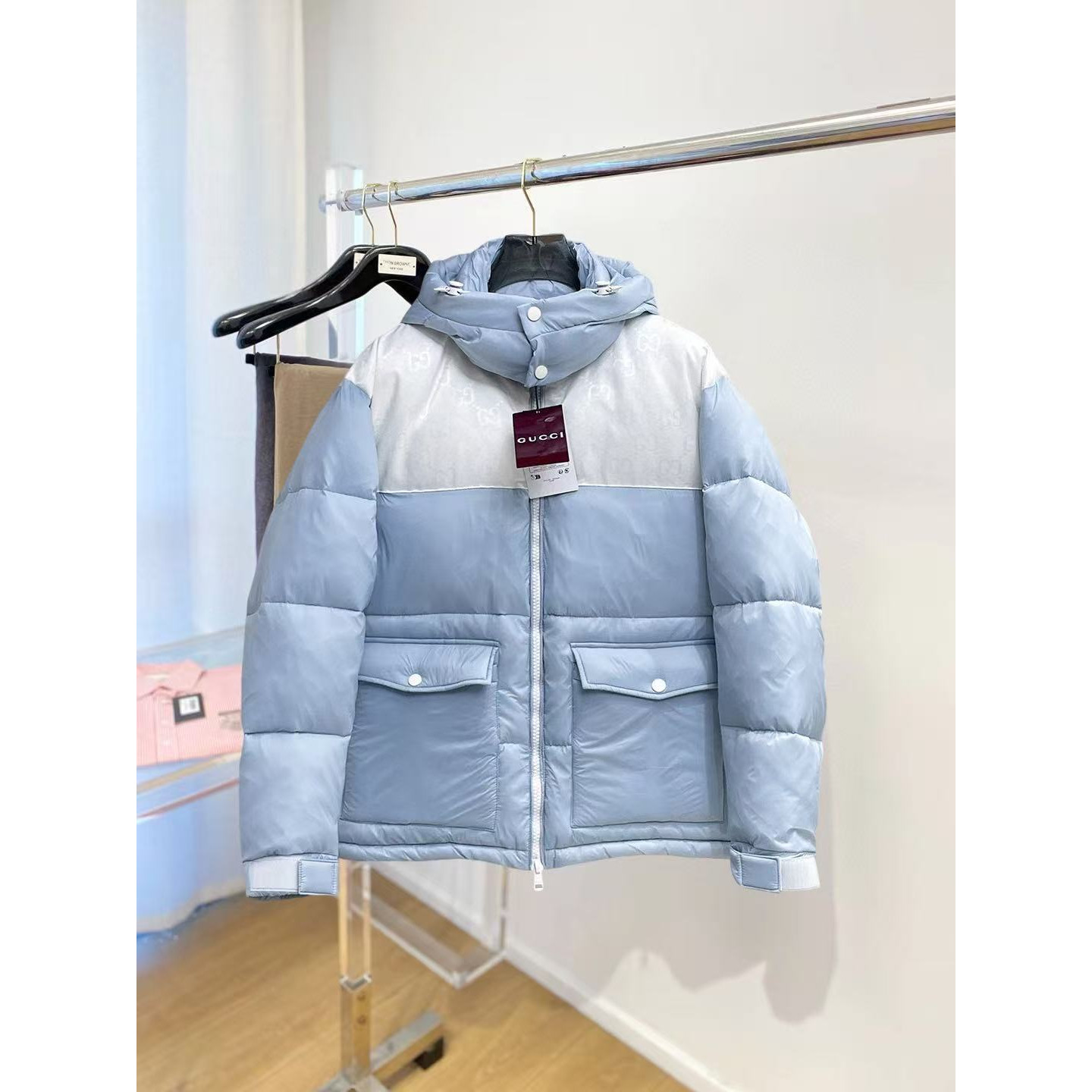 <p>GUCCI 秋冬新款羽绒服(藍)</p>