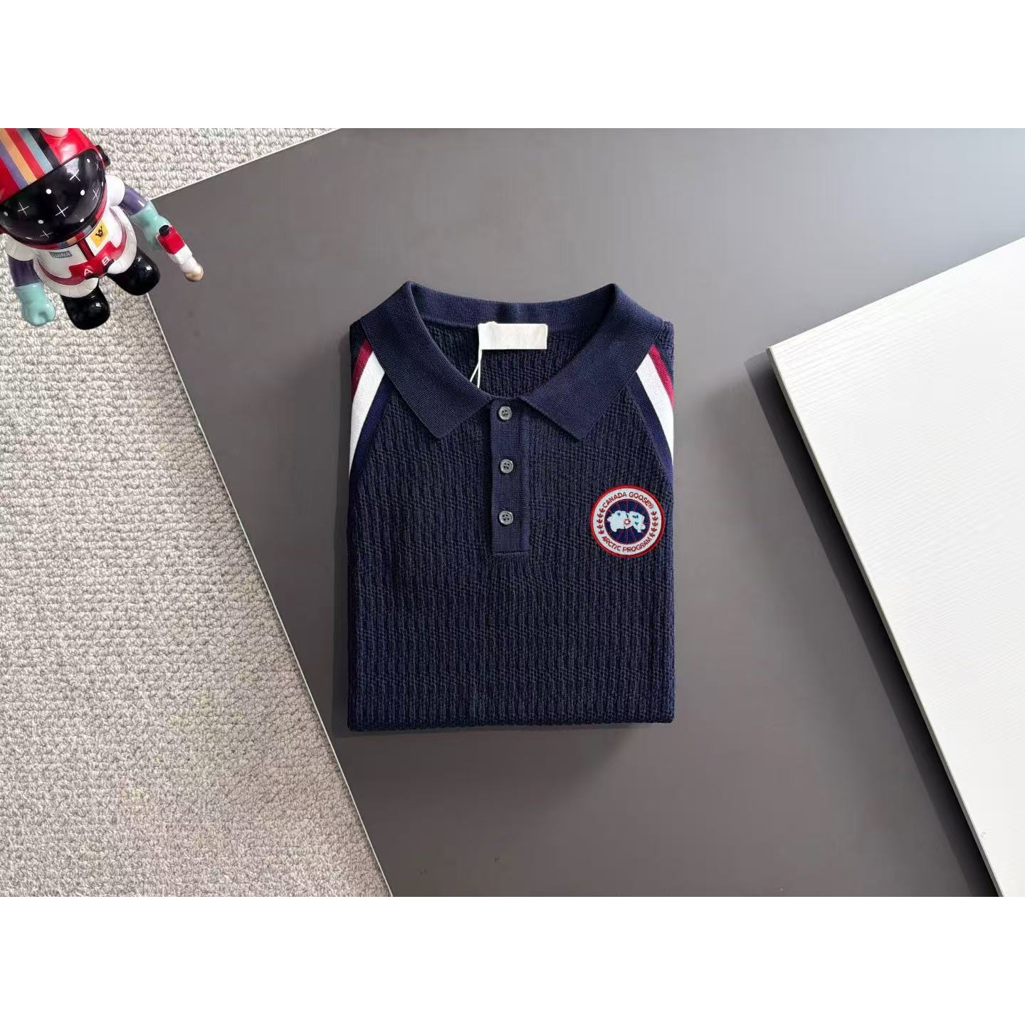 <p>Canada Goose 男款短袖T恤(786943)</p>
