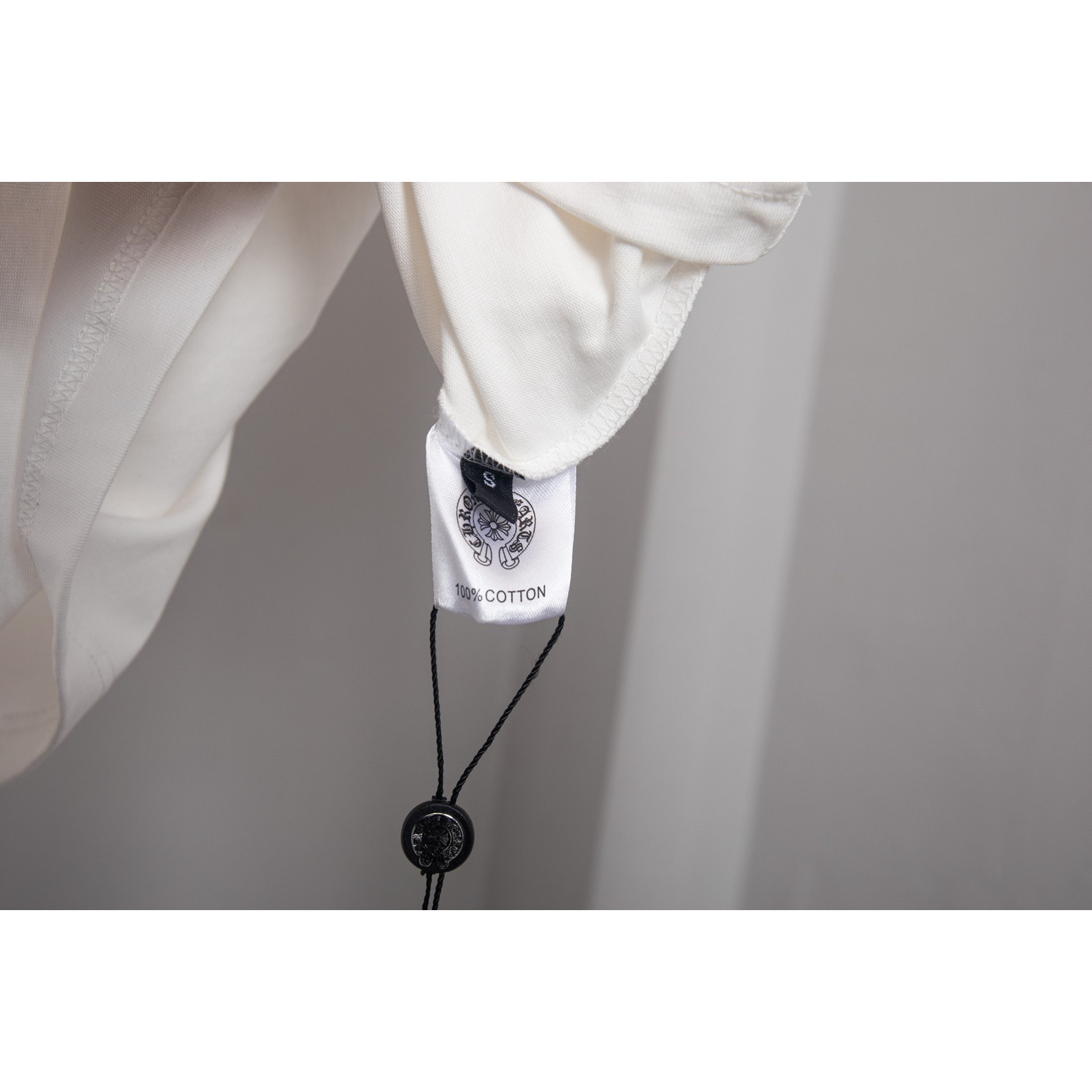<p>CHROME HEARTS 国旗印花圆领长袖<br />
(PJ0251)(白色)</p>