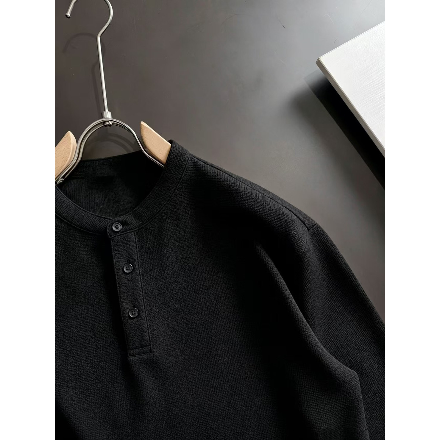 <p>Loewe 高品质男士卫衣(黑)</p>
