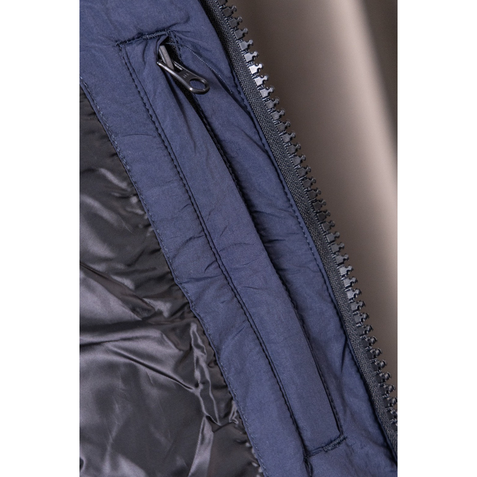 <p>Canada Goose Lawrence 劳伦斯2804羽绒马甲背心(藏蓝)</p>