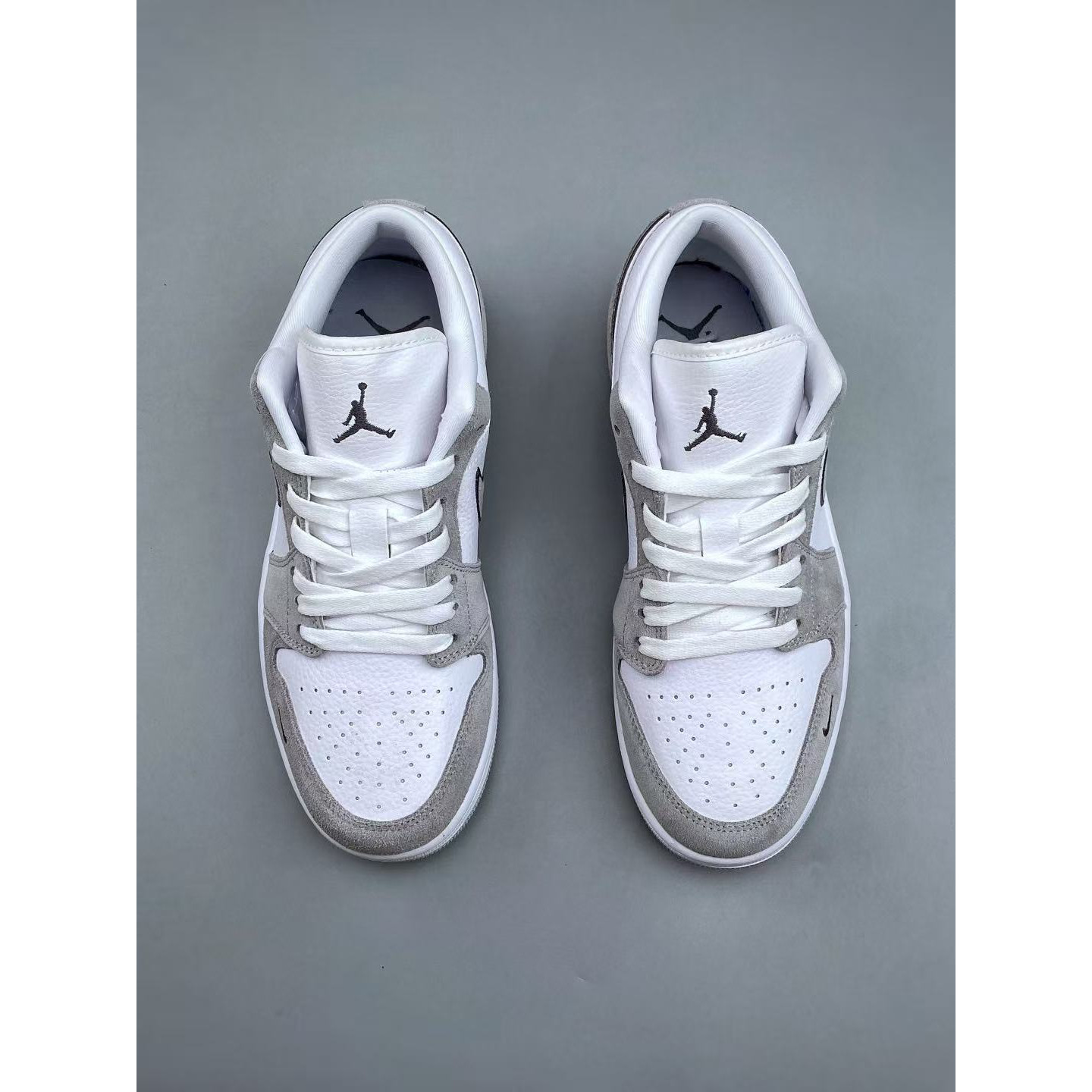 <p>Nike AIR JORDAN 1LOW G &nbsp;AJ1 文化休闲板鞋(灰)&nbsp;</p>