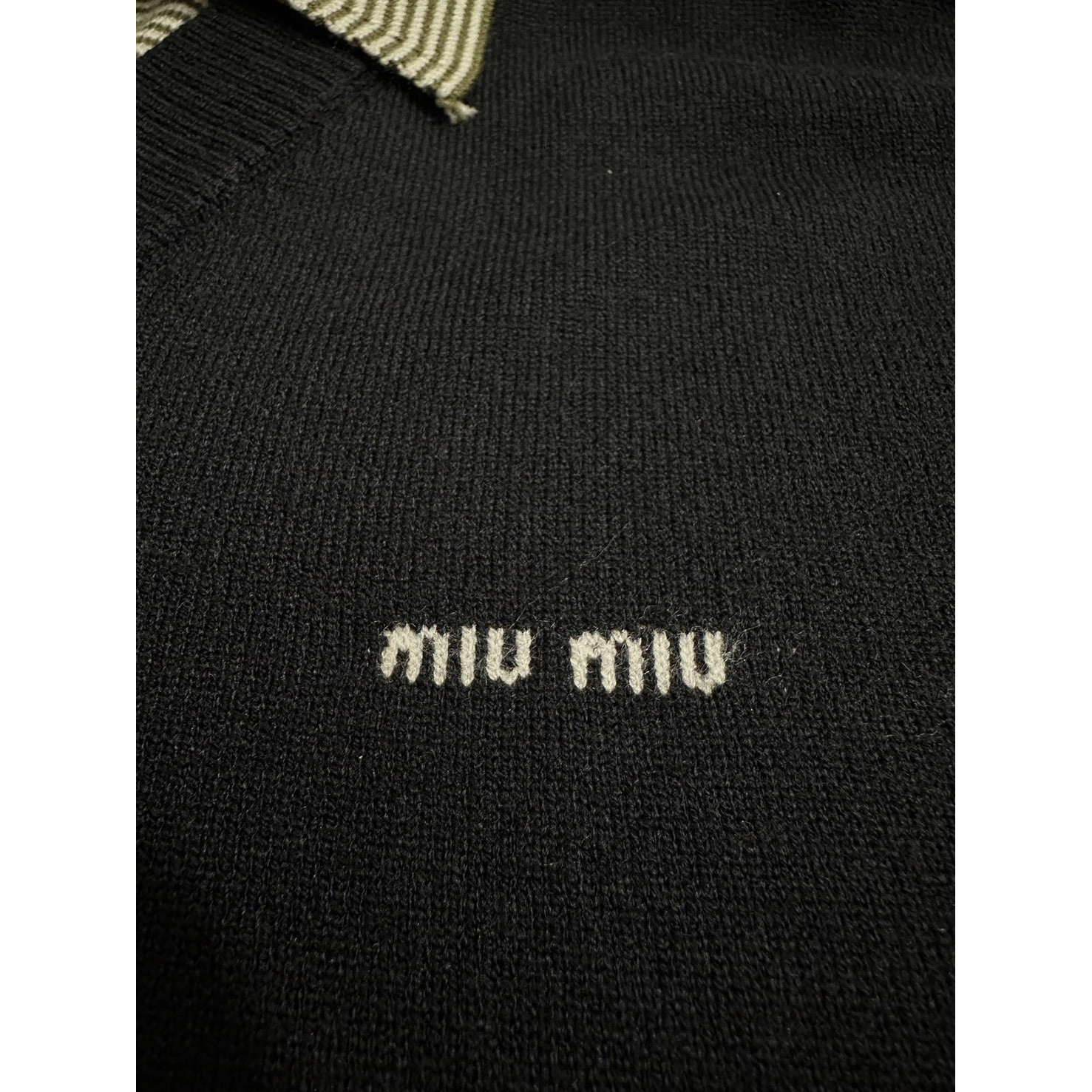 <p>Miu Miu 条纹POLO领针织衫</p>