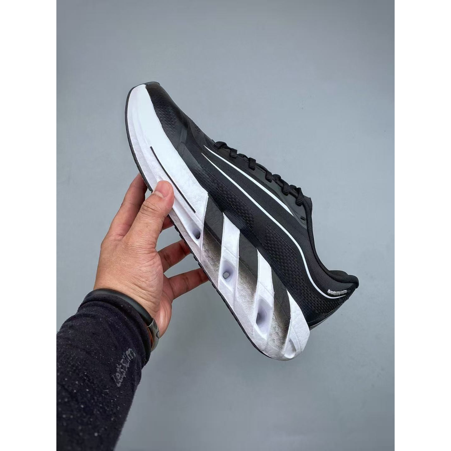 <p>Adidas HYPERBOOST LITE 经典运动鞋&nbsp;</p>