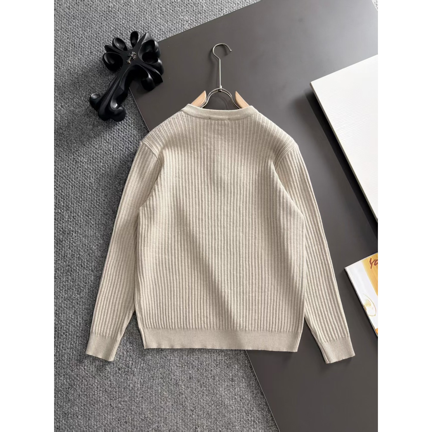 <p>Balenciaga&nbsp;高品质男士毛衣(杏)</p>