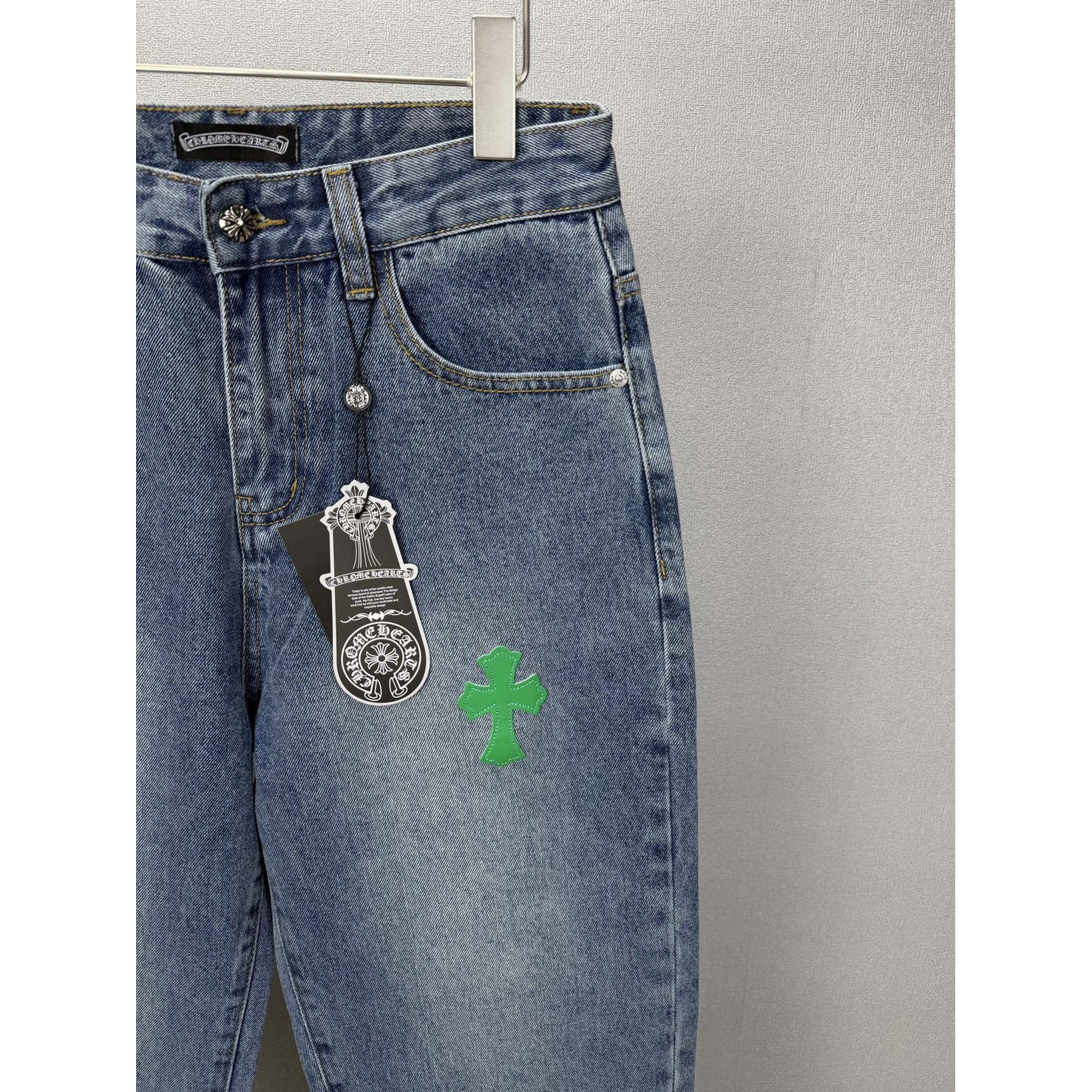 <p>CHROME HEARTS 绿十字架牛仔裤</p>