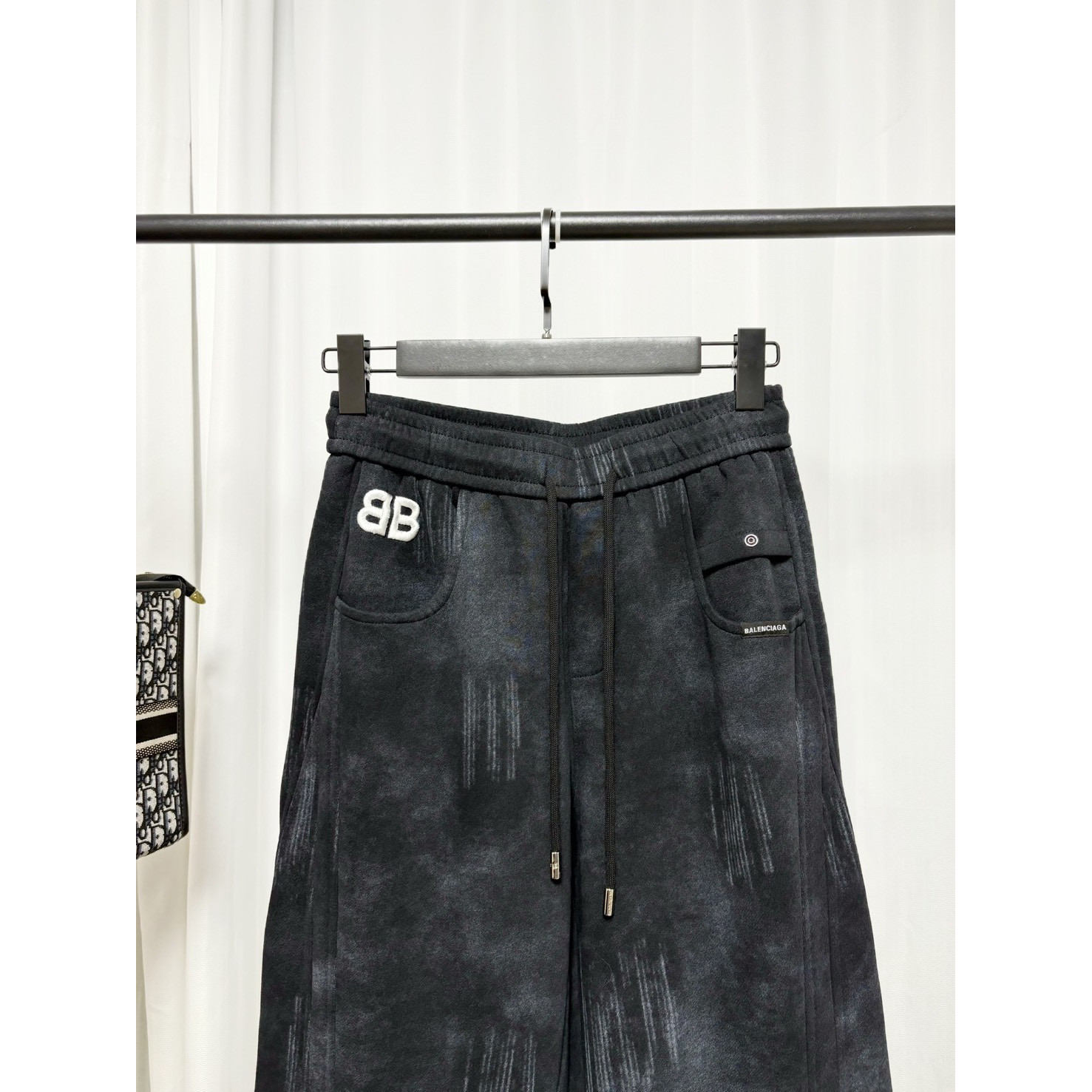 <p>Balenciaga 休闲长裤(黑)</p>