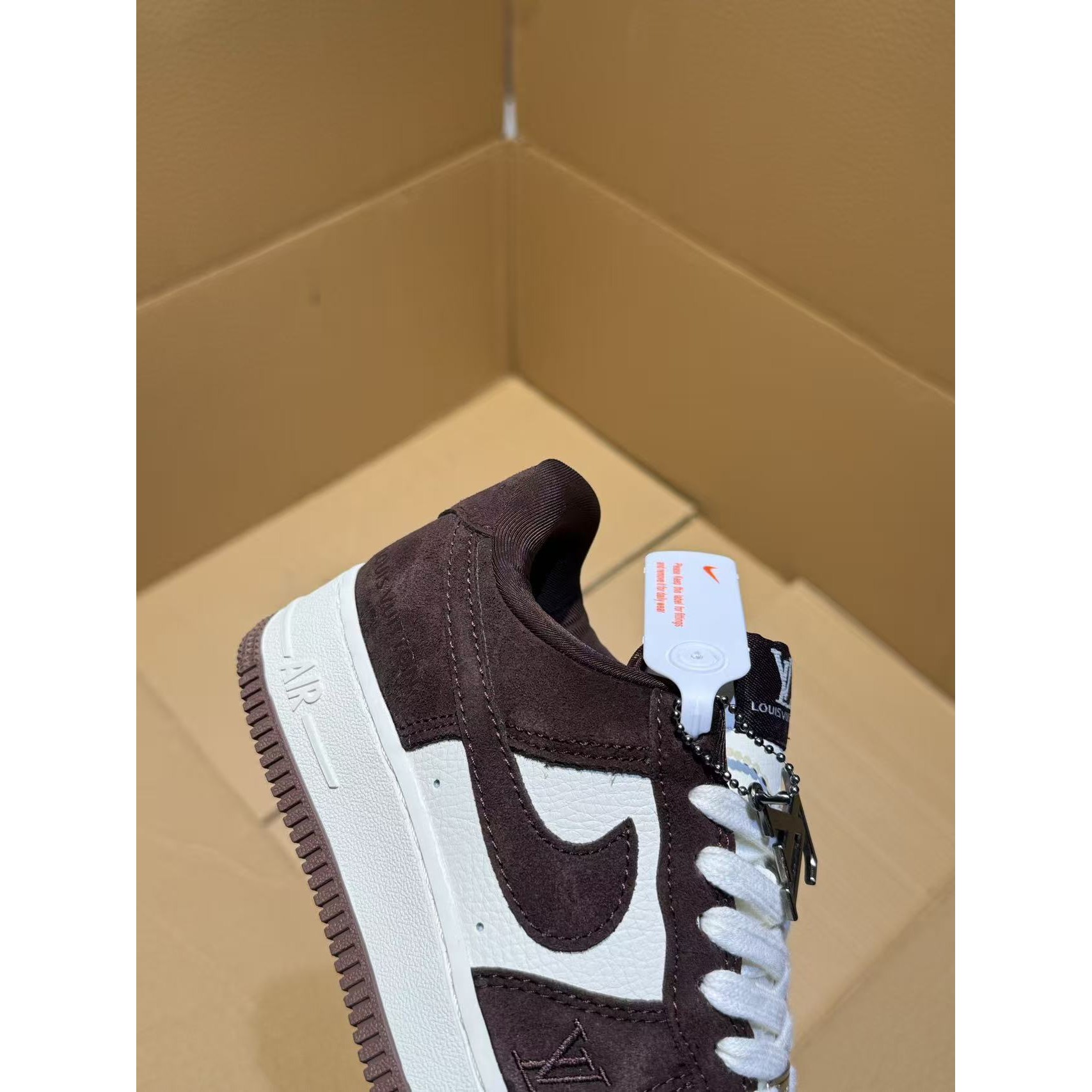 <p>Nike Air Force 1 '07空军一号 中帮百搭休闲运动板鞋</p>