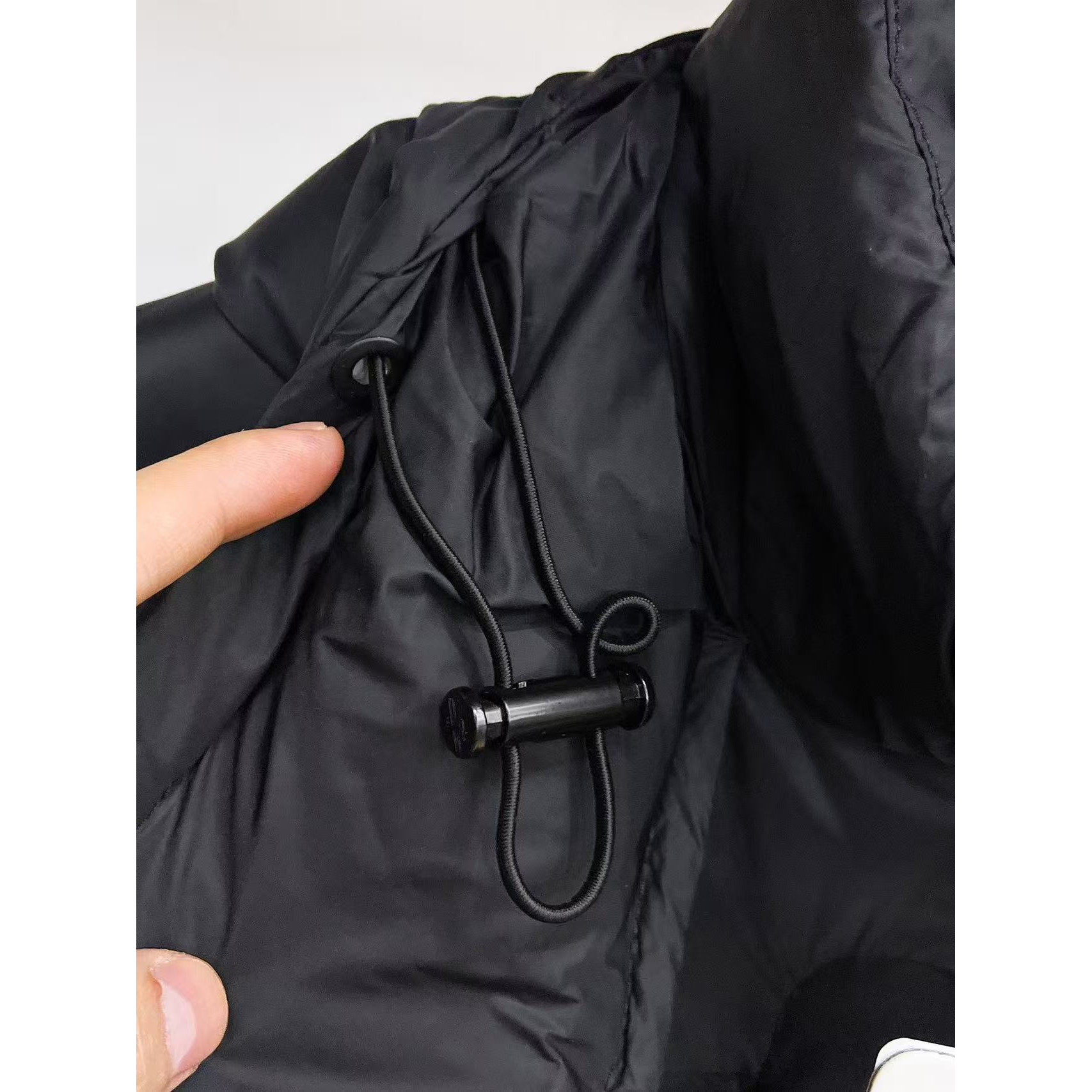 <p>MONCLER&nbsp;秋冬新款羽绒服(黑)&nbsp;</p>