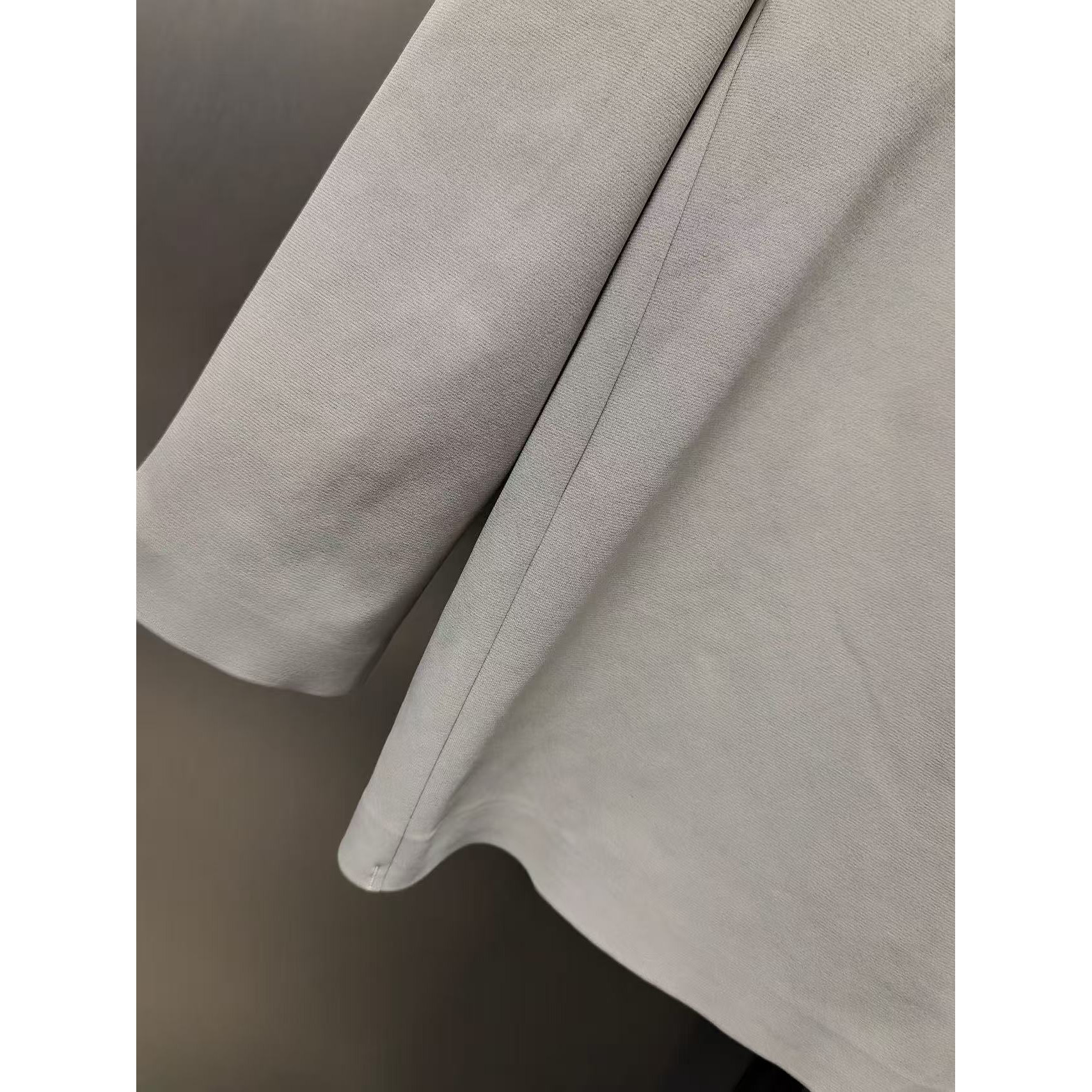 <p>Descente 翻领长袖打底(卡其)</p>