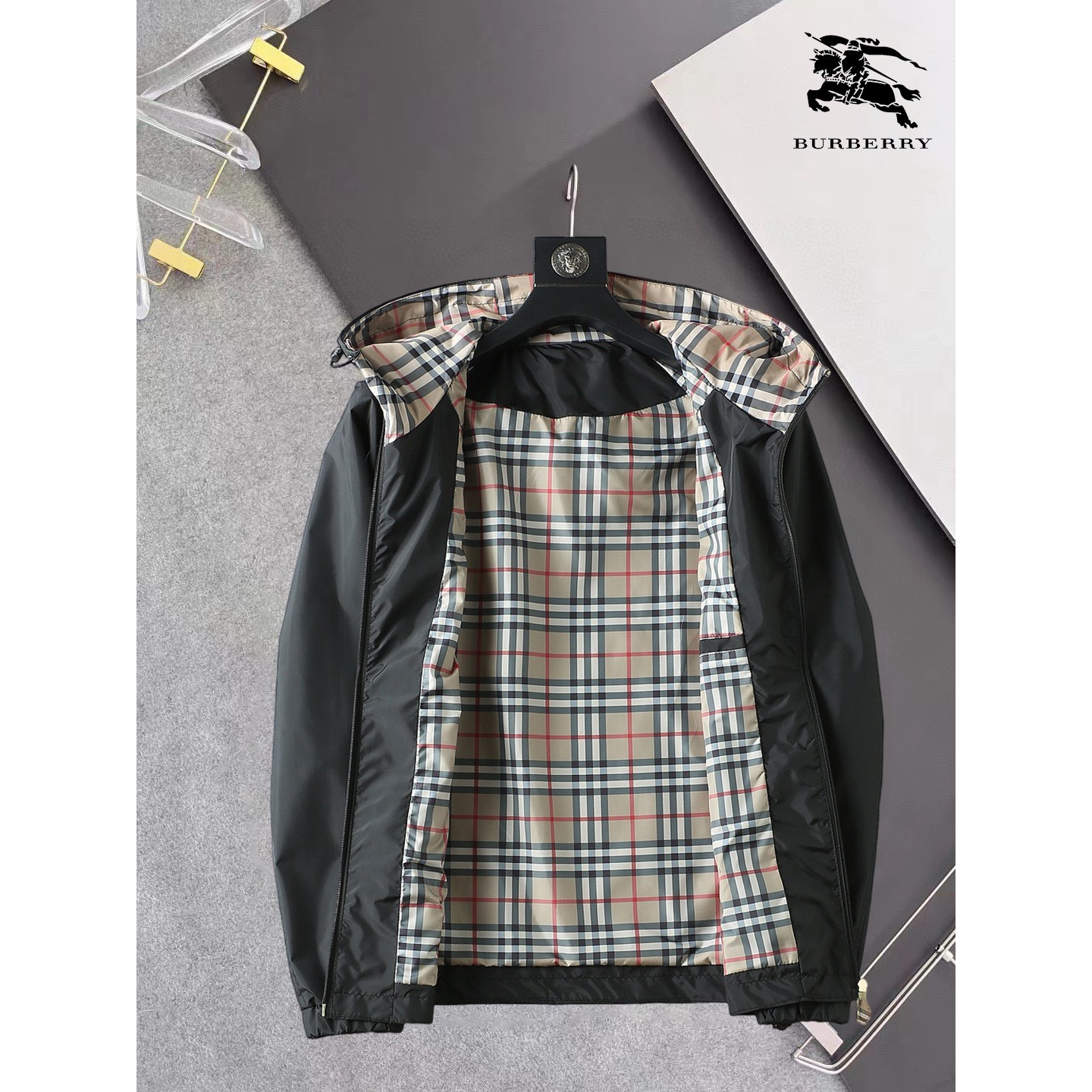 <p>BURBERRY 夹克外套(时尚设计师款)(黑)</p>