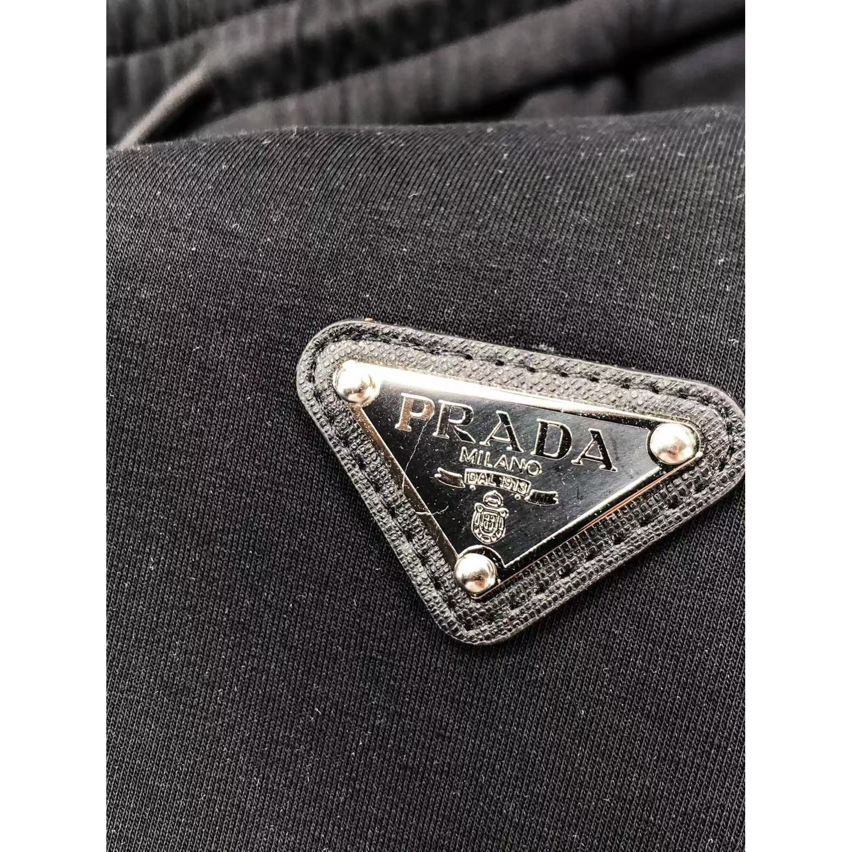 <p>PRADA&nbsp;高品质时尚休闲裤(782928)</p>