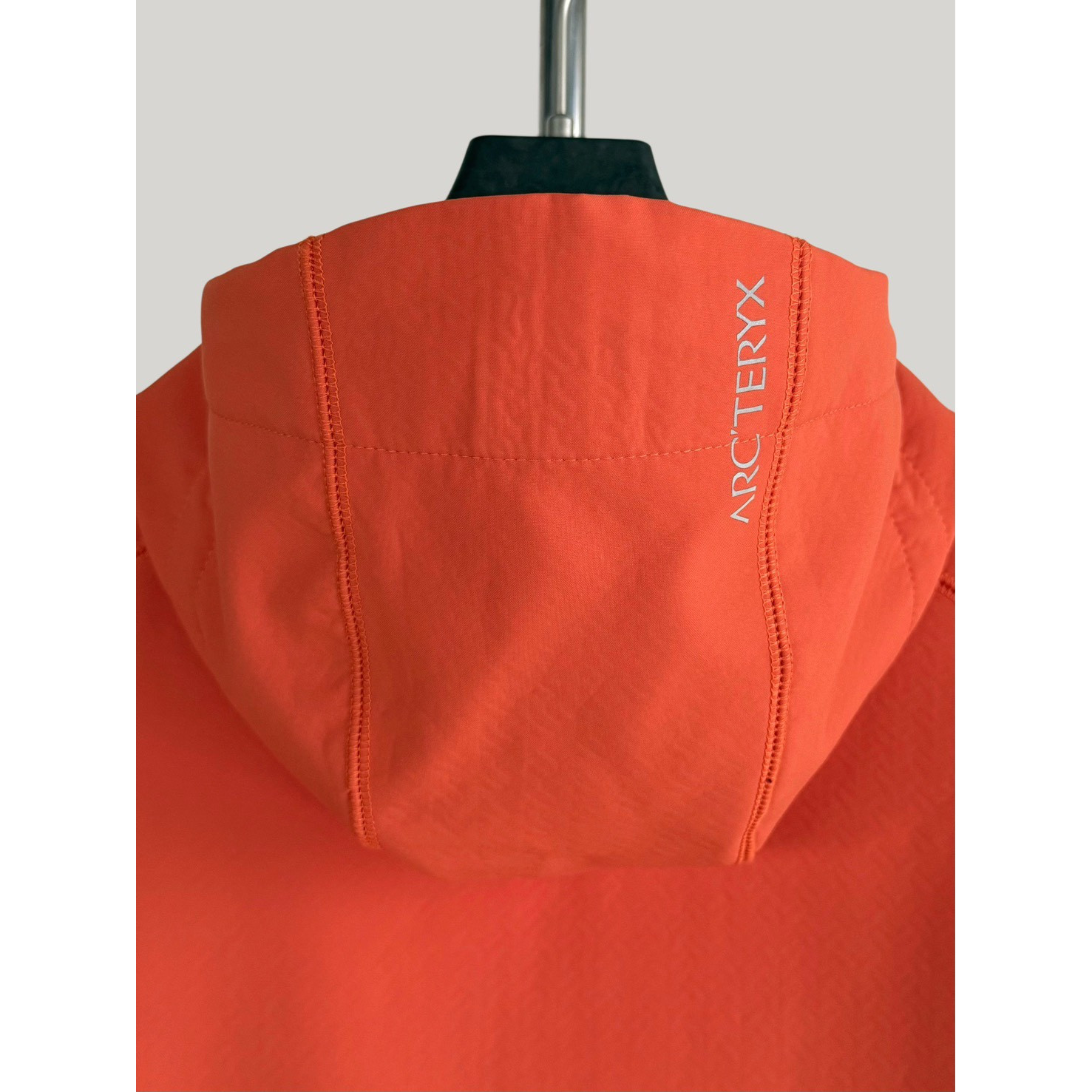 <p>Arc'teryx 软壳加薄绒冲锋衣(桔子色)</p>