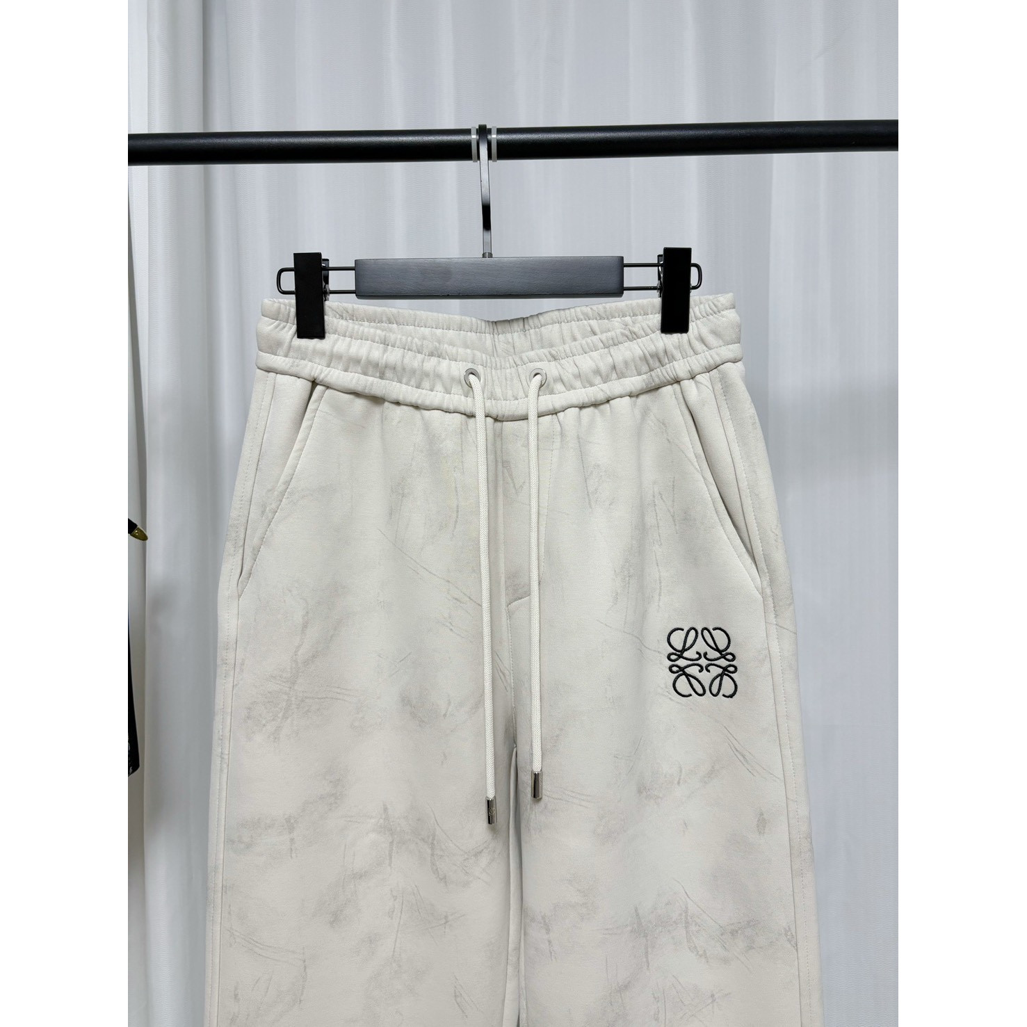 <p>LOEWE 刺绣休闲长裤(灰)</p>