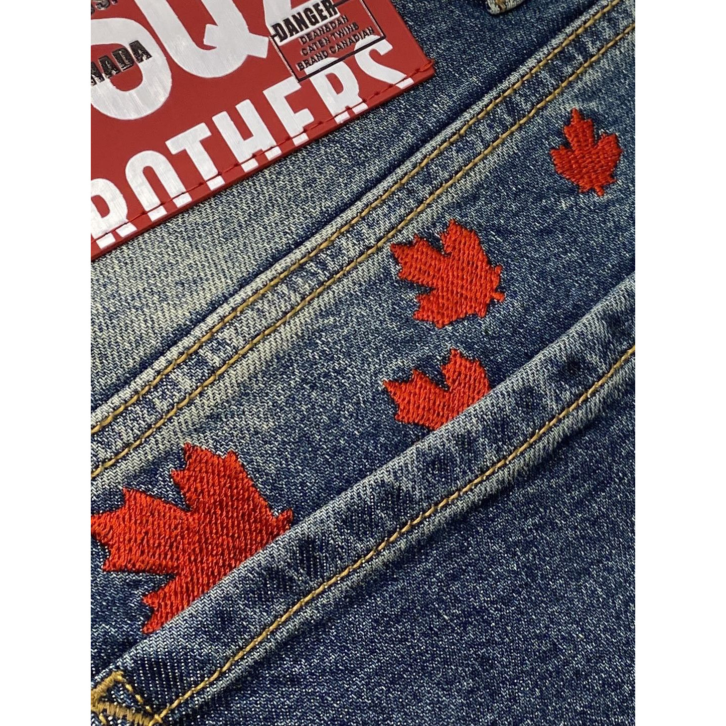 <p>DSQUARED2&nbsp;休闲牛仔裤</p>