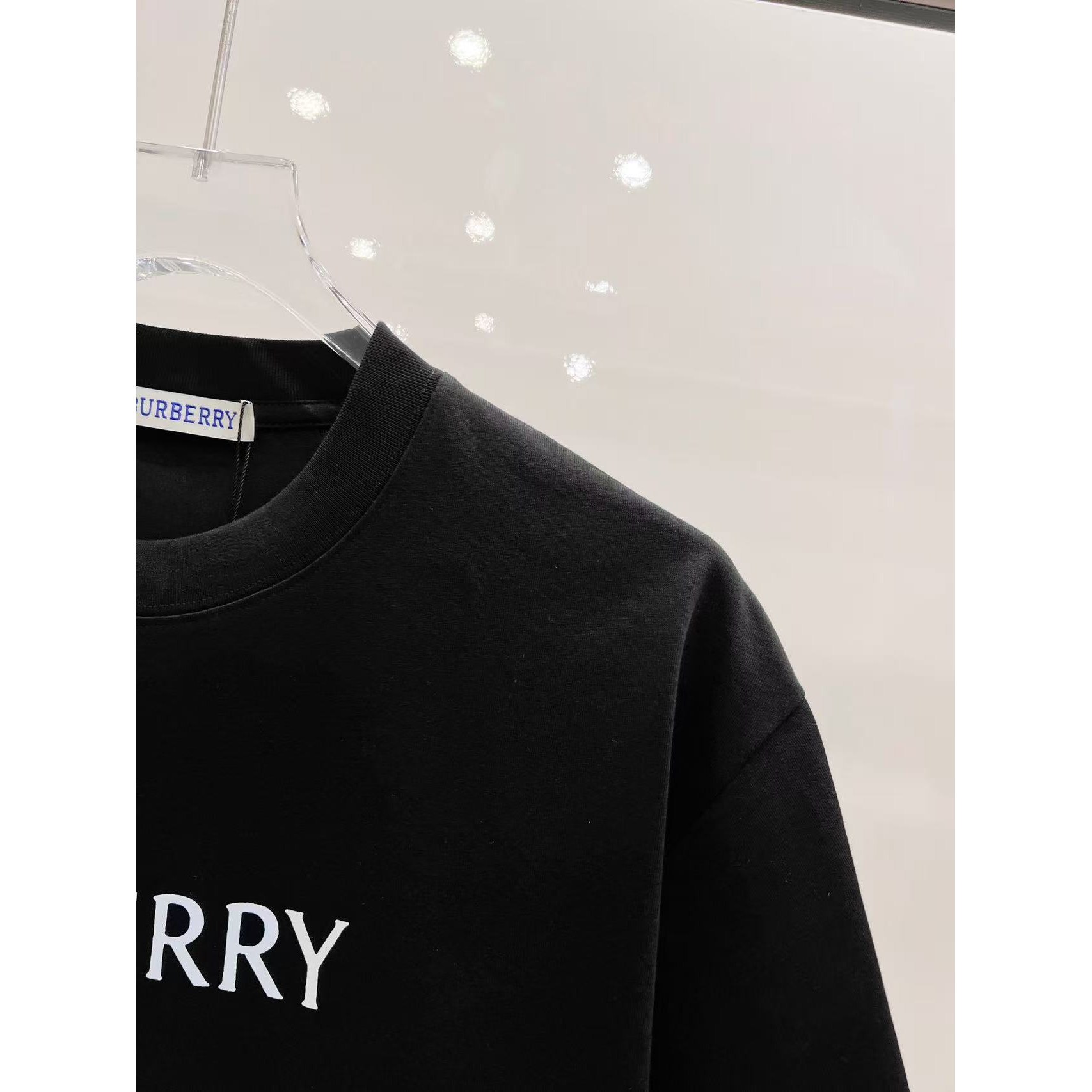 <p>BURBERRY 印花短袖T恤(黑)</p>