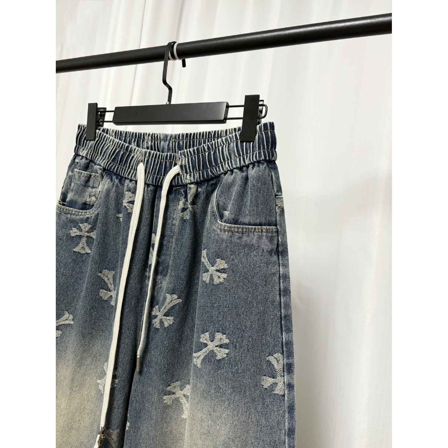 <p>Chrome Hearts 牛仔长裤</p>