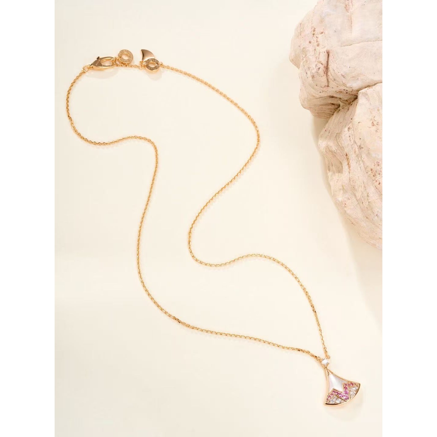 <p>CARTIER&nbsp;七夕项链</p>