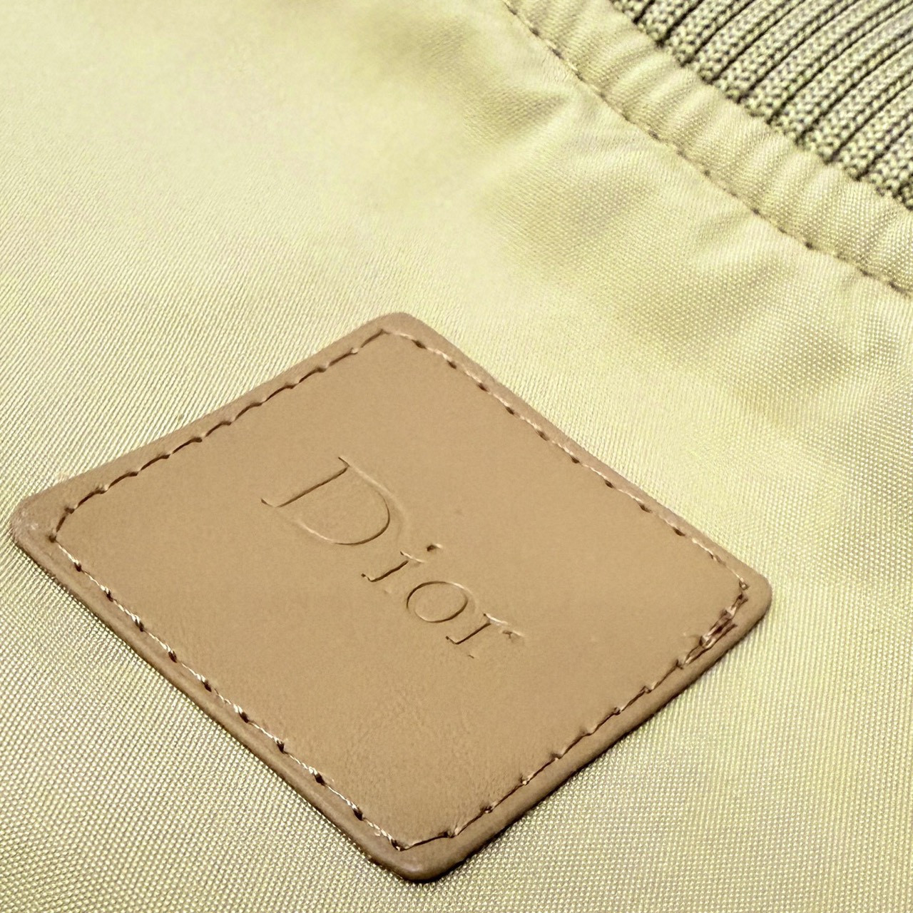 <p>DIOR 走秀款棒球外套(黃)</p>