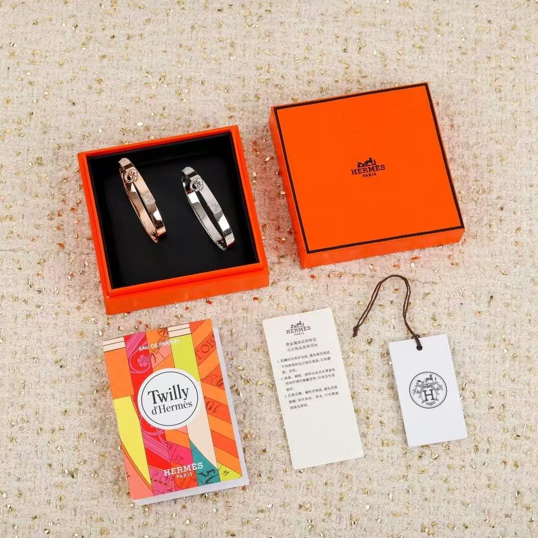 <p>HERMES 手镯</p>