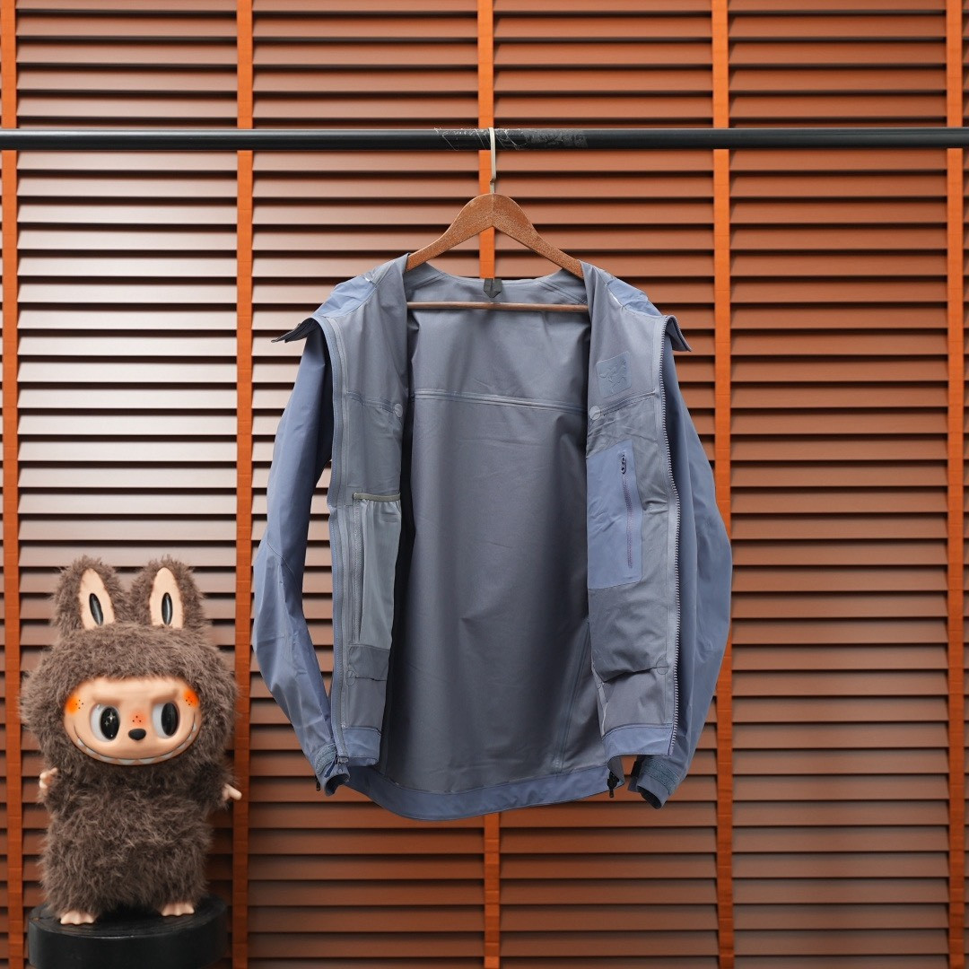 <p>ARC'TERYX &nbsp;BETA SV JACKET 增强防水防风连帽硬壳外套(层云蓝)&nbsp;</p>