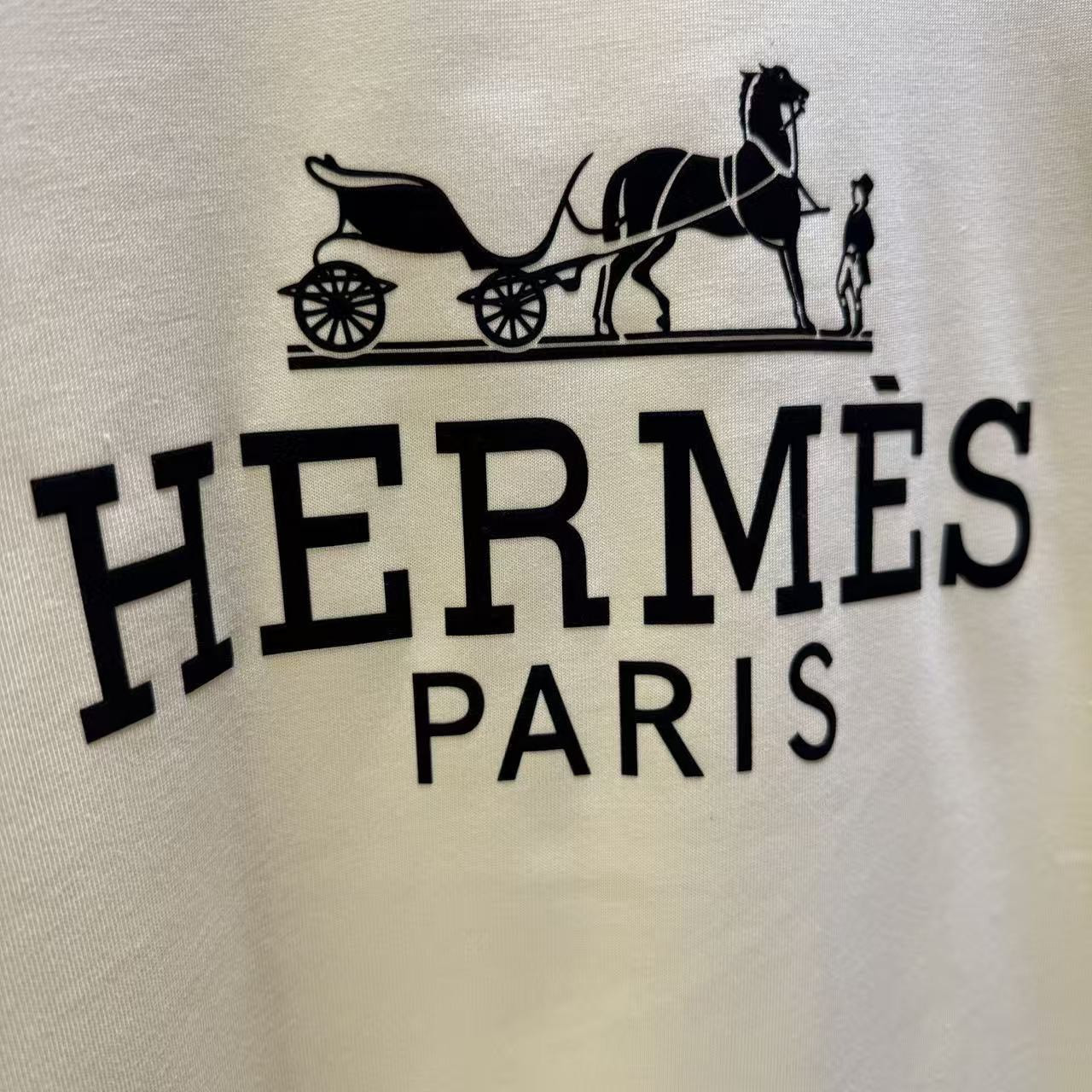 <p>HERMES 短袖T恤(黃)</p>