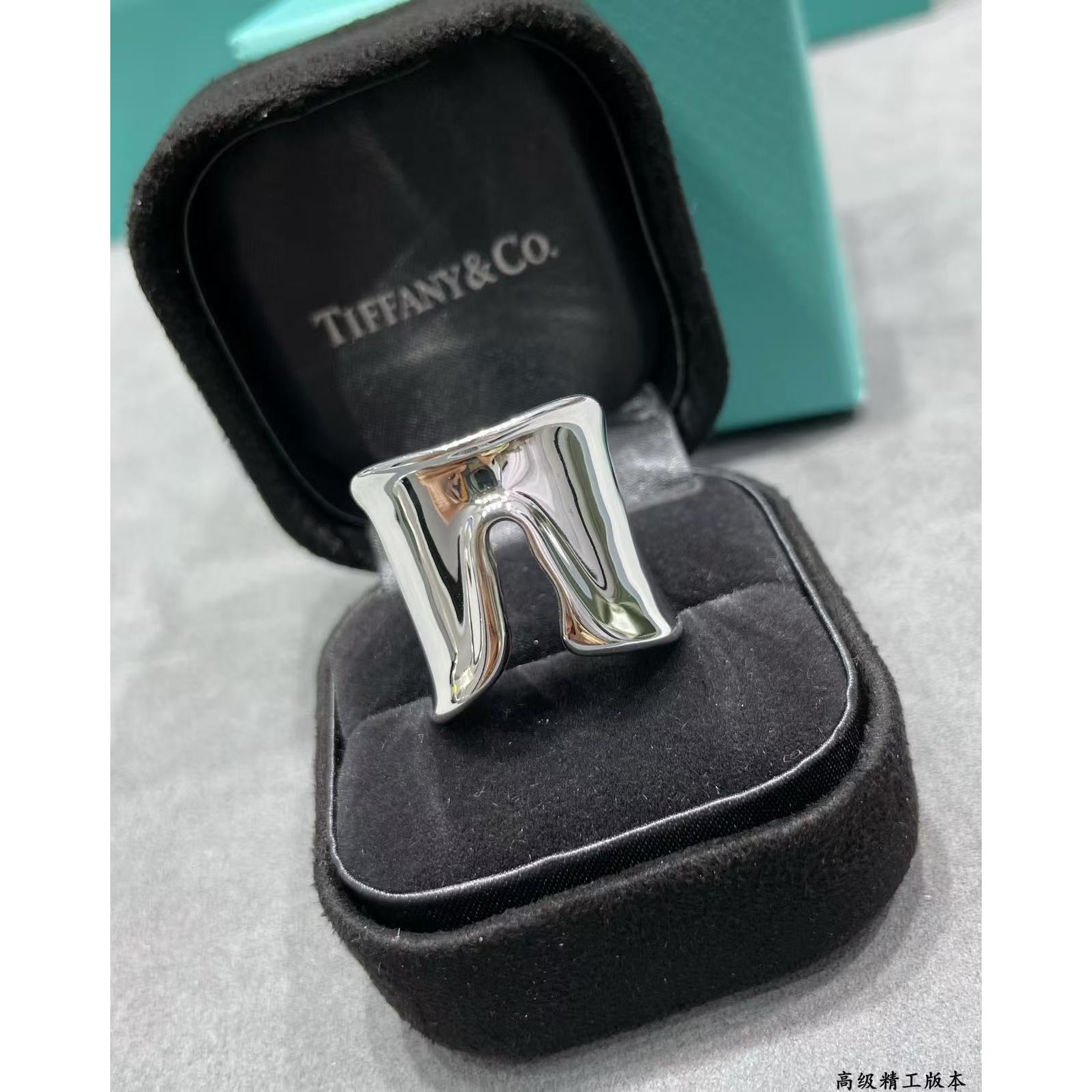 <p>TIFFNY&amp;CO.</p>