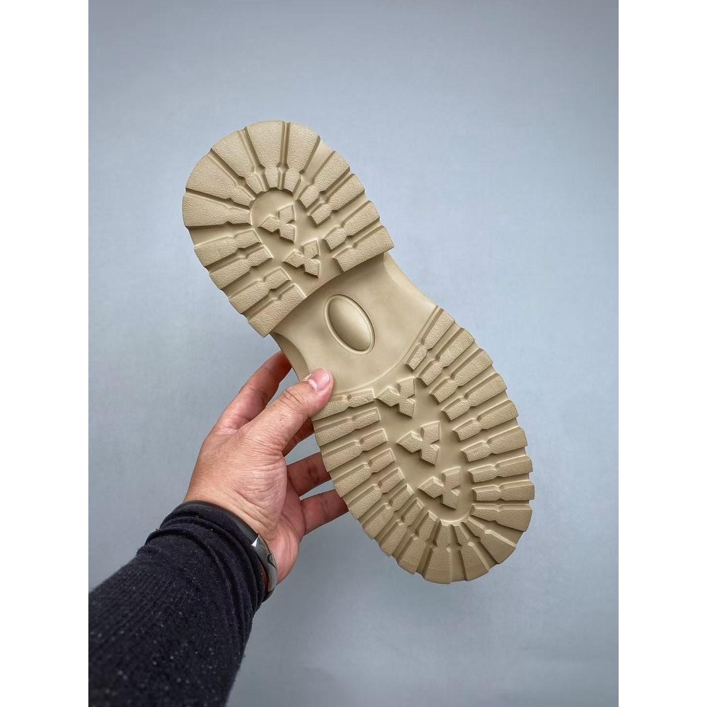 <p>UGG 休闲马丁靴</p>
